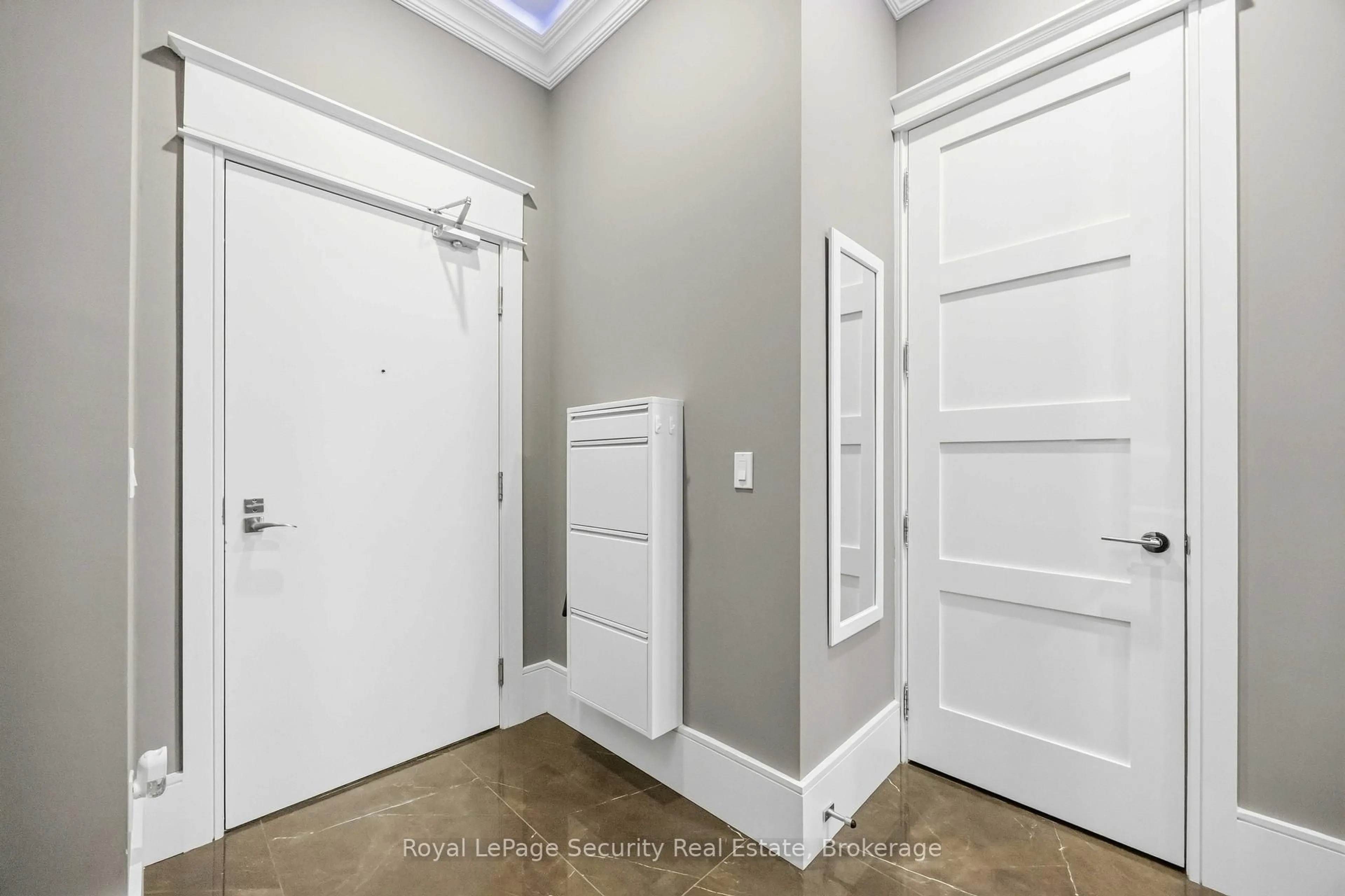Indoor entryway for 2900 Highway 7 #202, Vaughan Ontario L4K 0G3