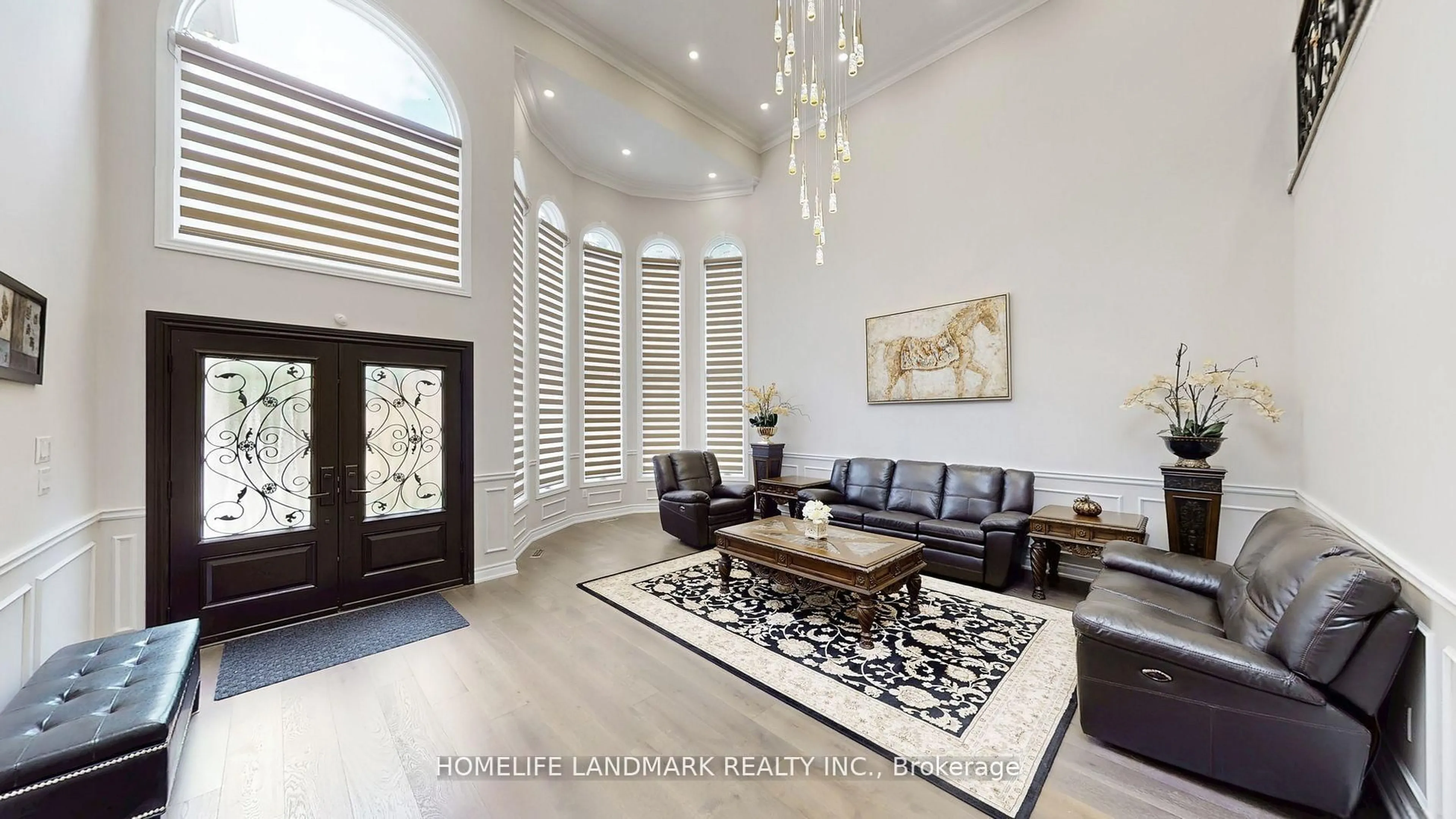 Living room with furniture, unknown for 16 Crescentview Rd, Richmond Hill Ontario L4B 2Z1