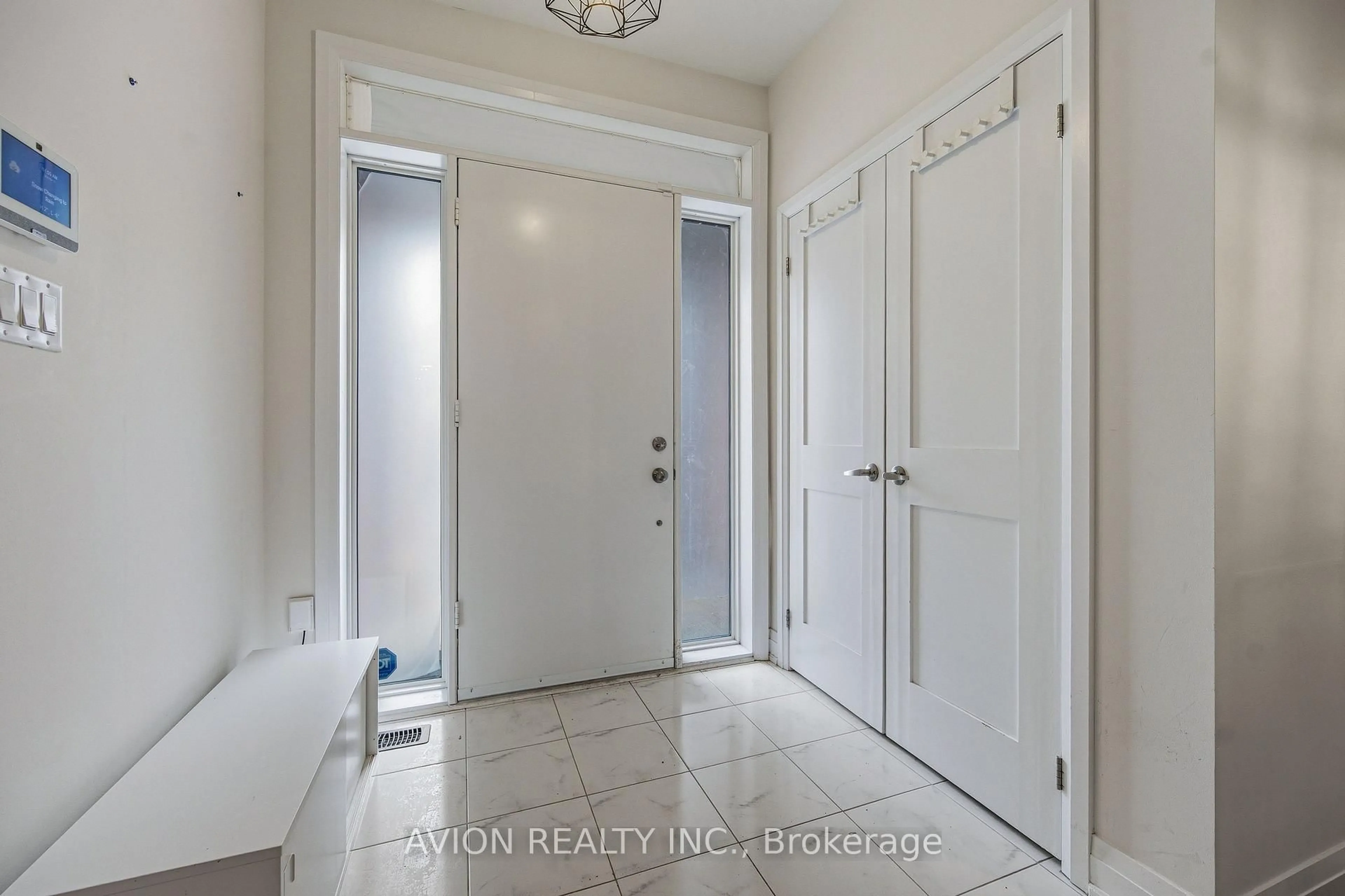 Indoor entryway for 42 Causland Lane, Richmond Hill Ontario L4S 0G5
