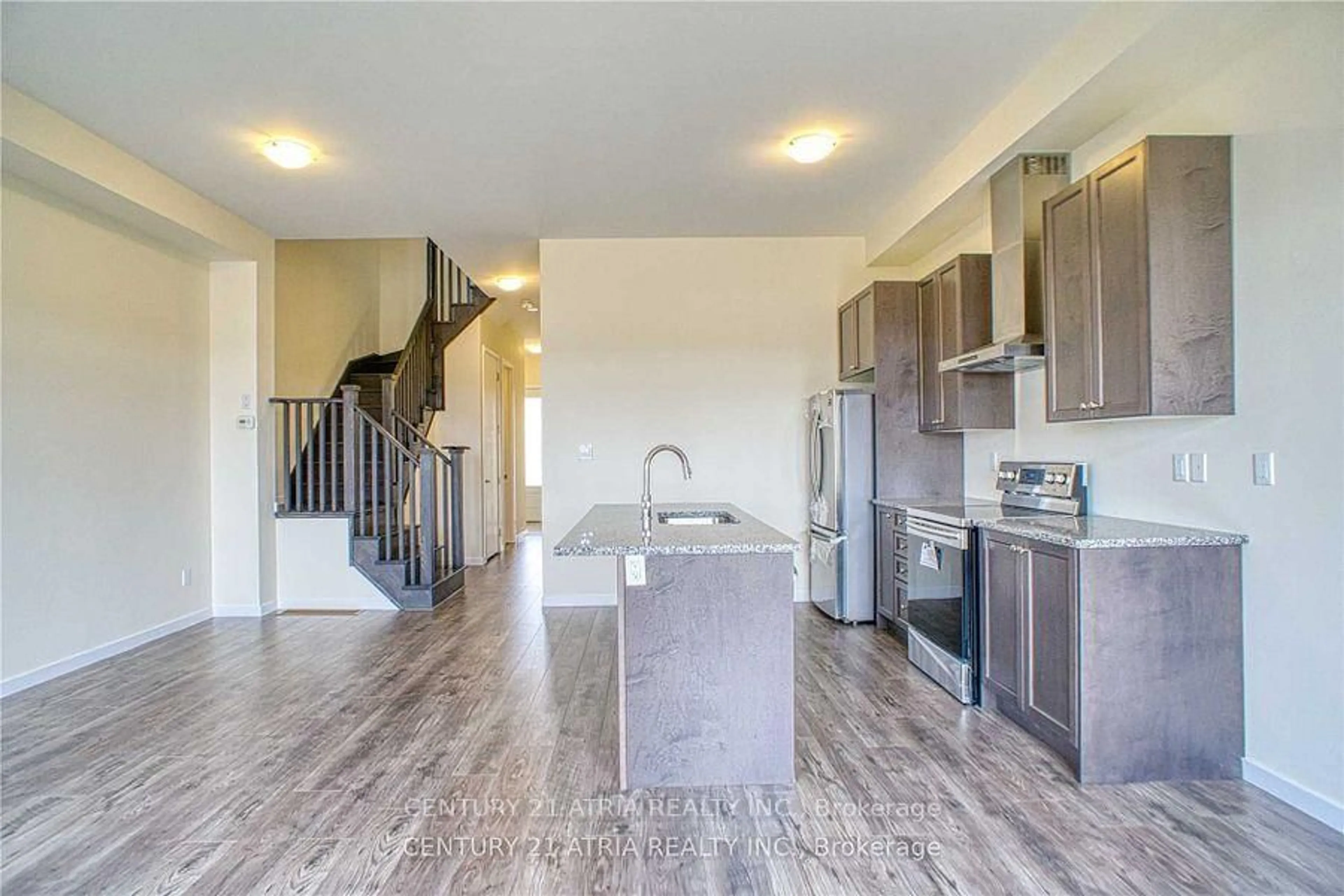 Open concept kitchen, unknown for 368 Elyse Crt, Aurora Ontario L4G 2C9