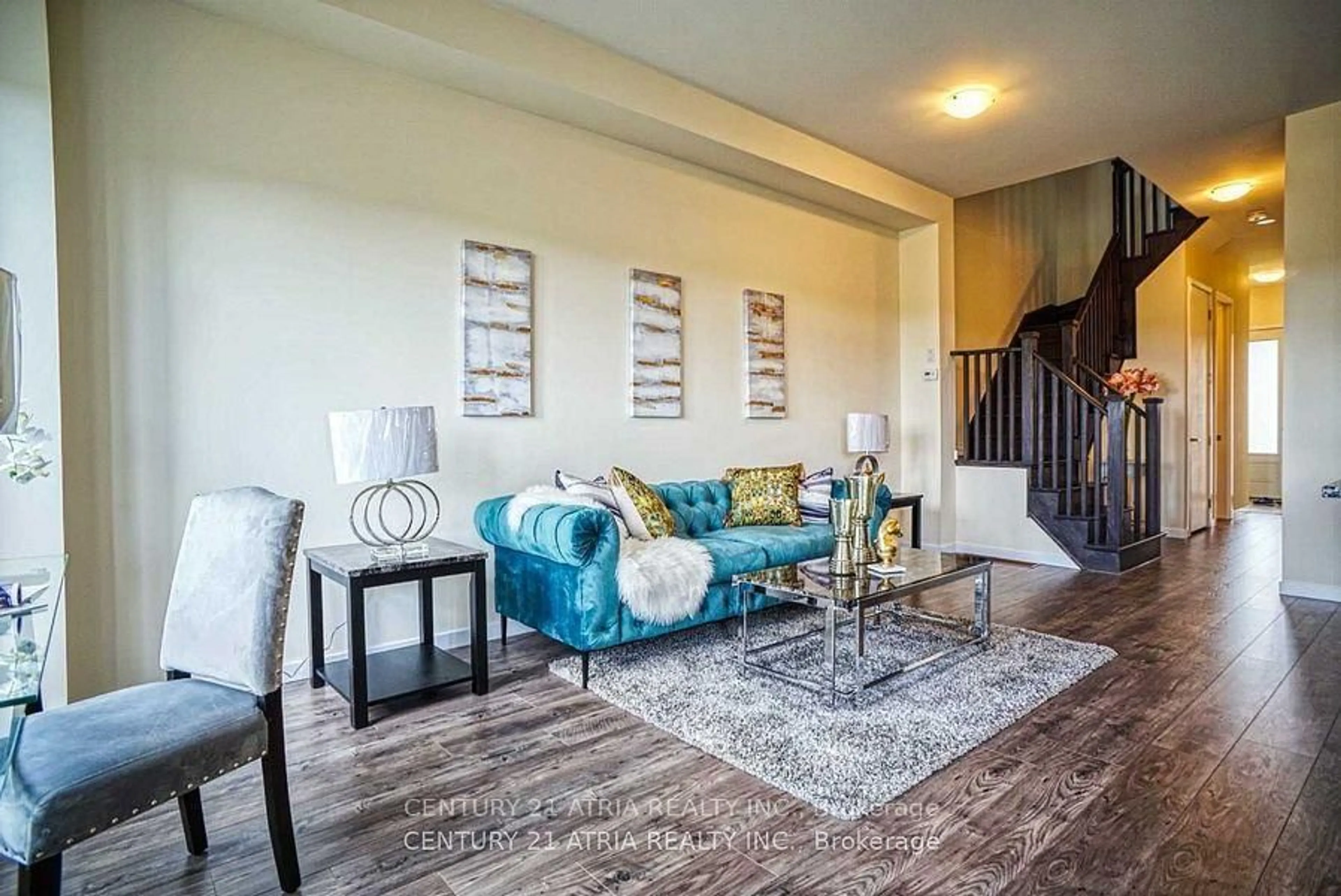 Living room with furniture, unknown for 368 Elyse Crt, Aurora Ontario L4G 2C9