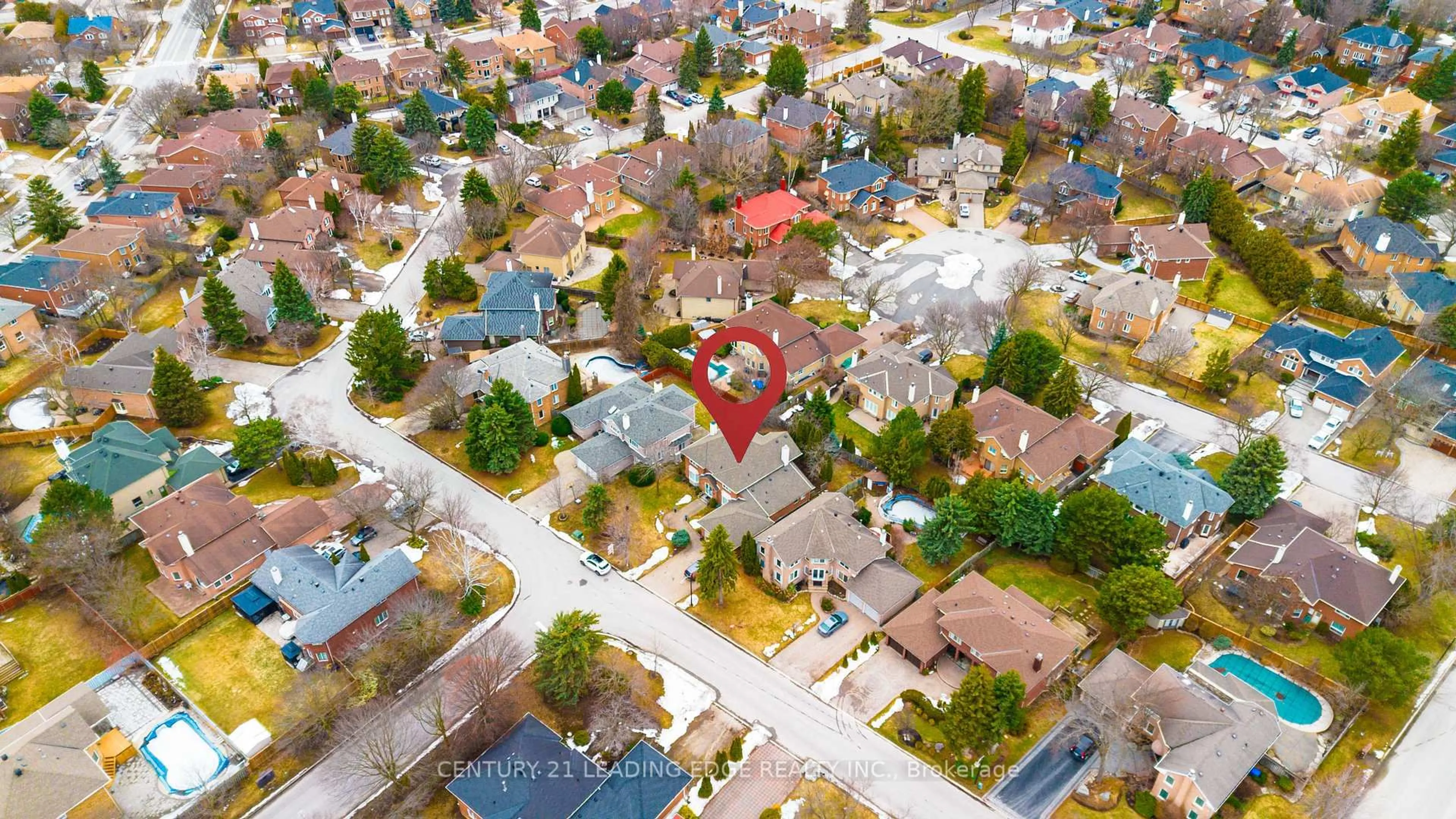 A pic from outside/outdoor area/front of a property/back of a property/a pic from drone, street for 49 Kerrigan Cres, Markham Ontario L3R 7T6