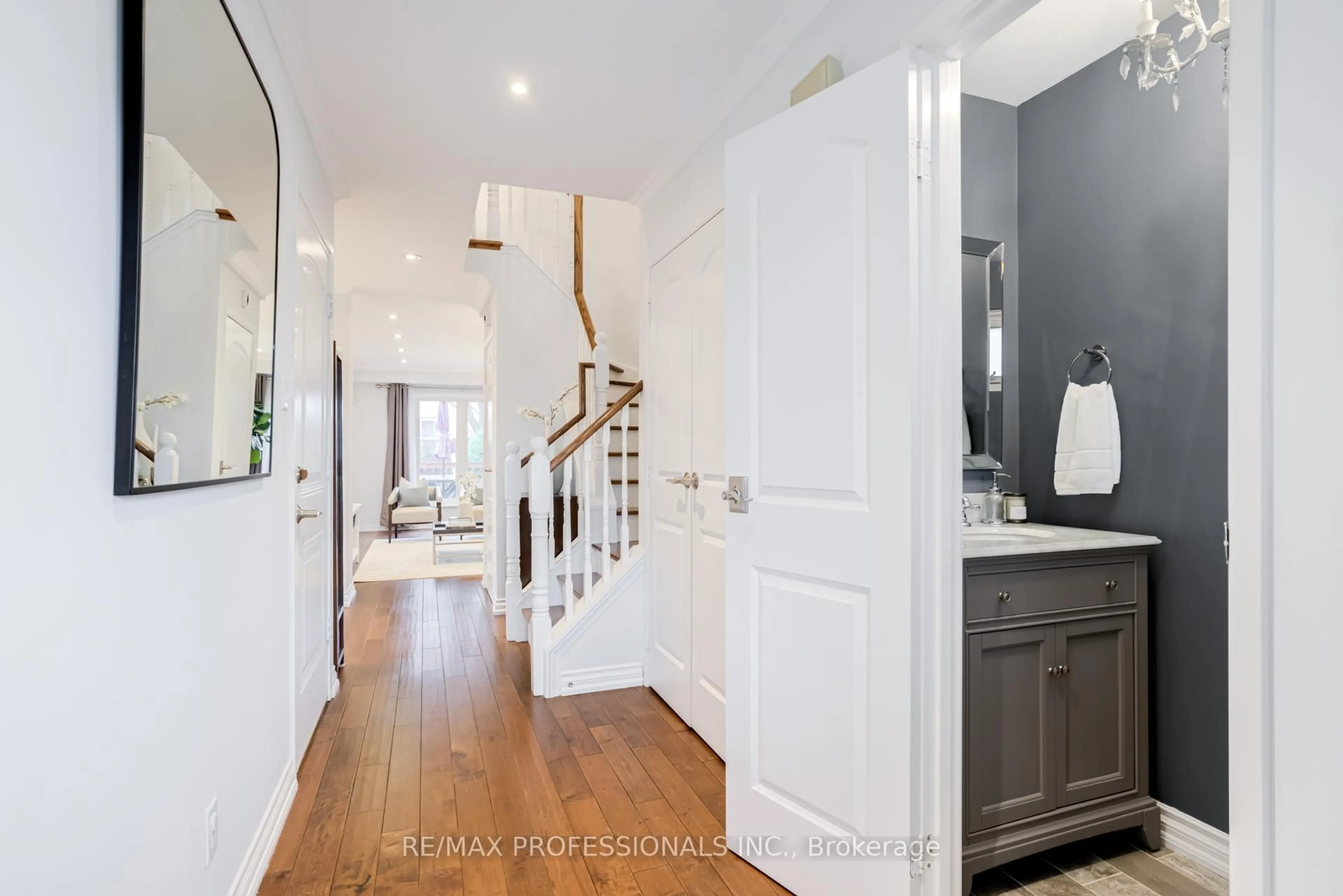 Indoor entryway for 188 Lisa Cres, Vaughan Ontario L4J 2N3