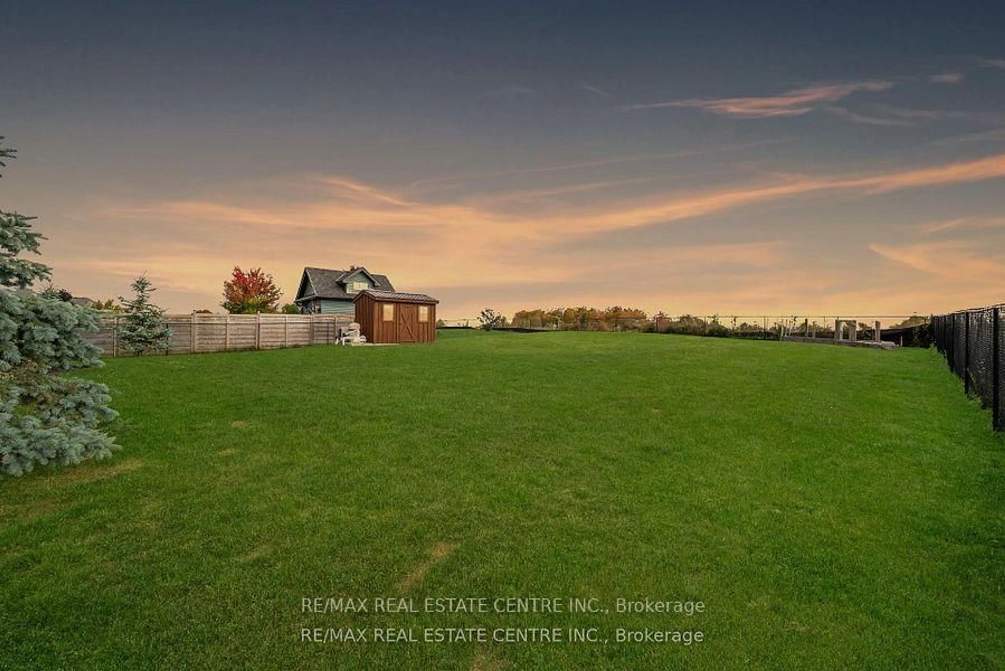 A pic from outside/outdoor area/front of a property/back of a property/a pic from drone, unknown for 303 Sunnybrae Ave, Innisfil Ontario L9S 1E5