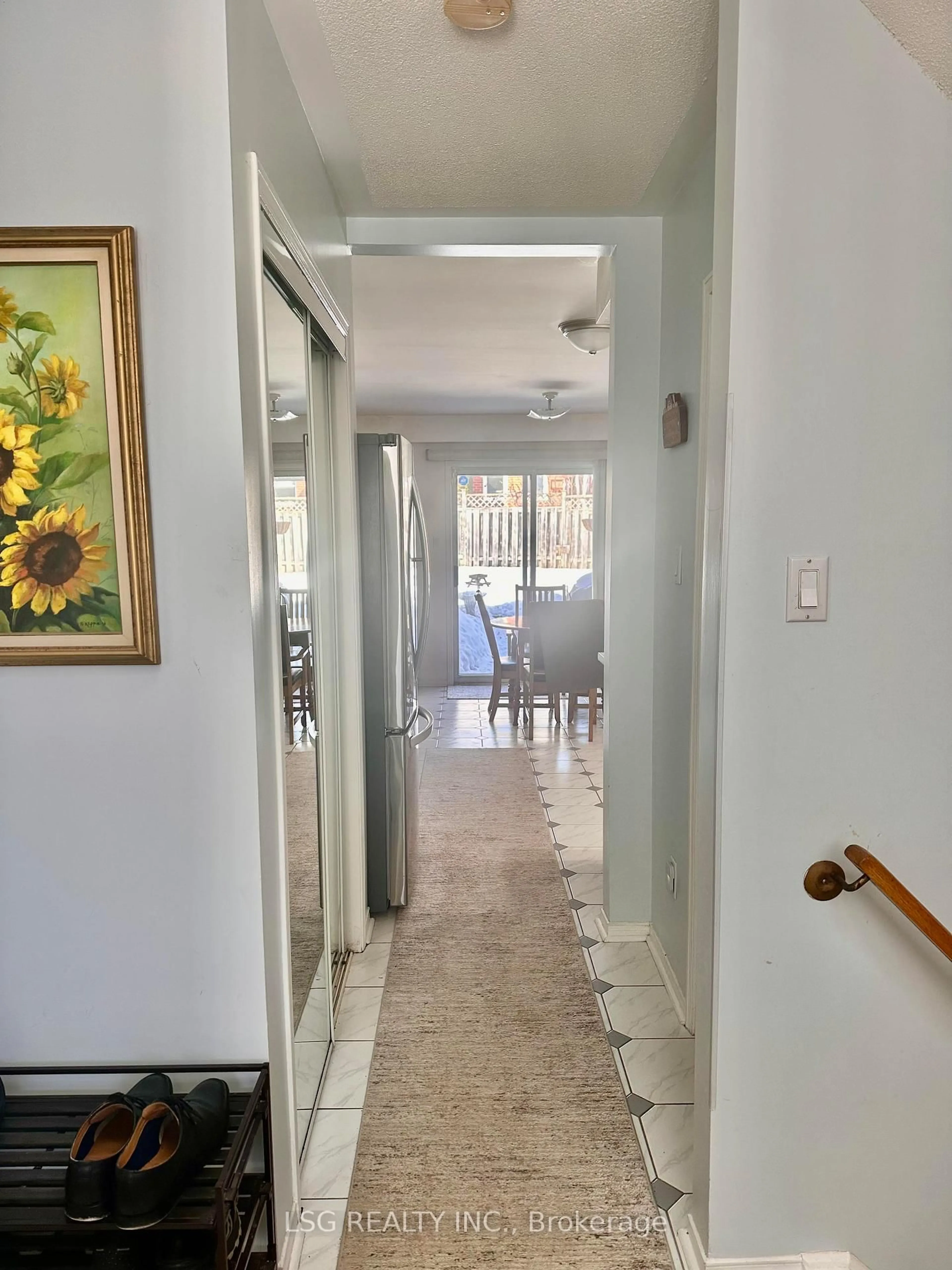 Indoor foyer for 34 South Balsam St, Uxbridge Ontario L9P 1V2