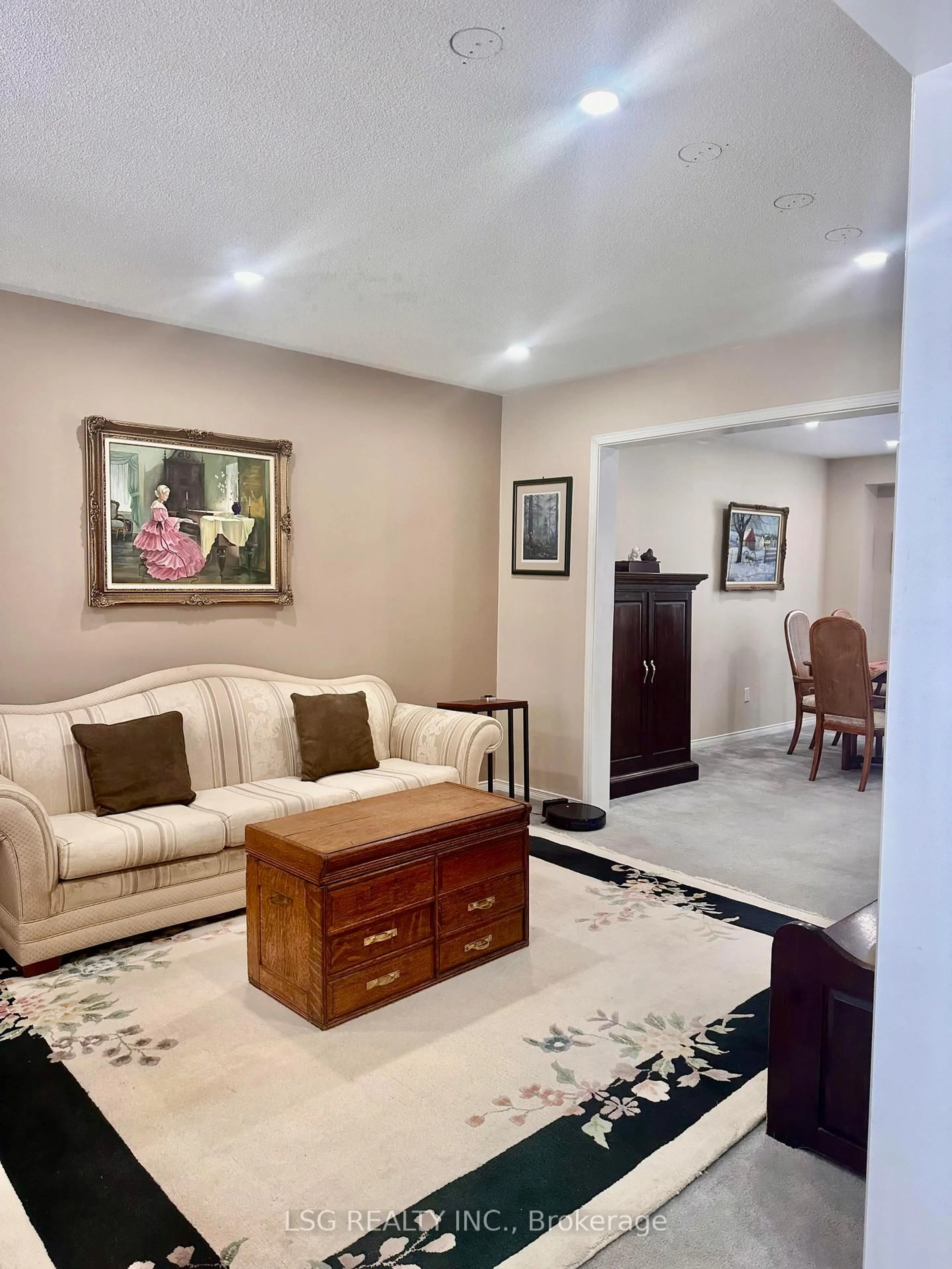 Living room with furniture, unknown for 34 South Balsam St, Uxbridge Ontario L9P 1V2