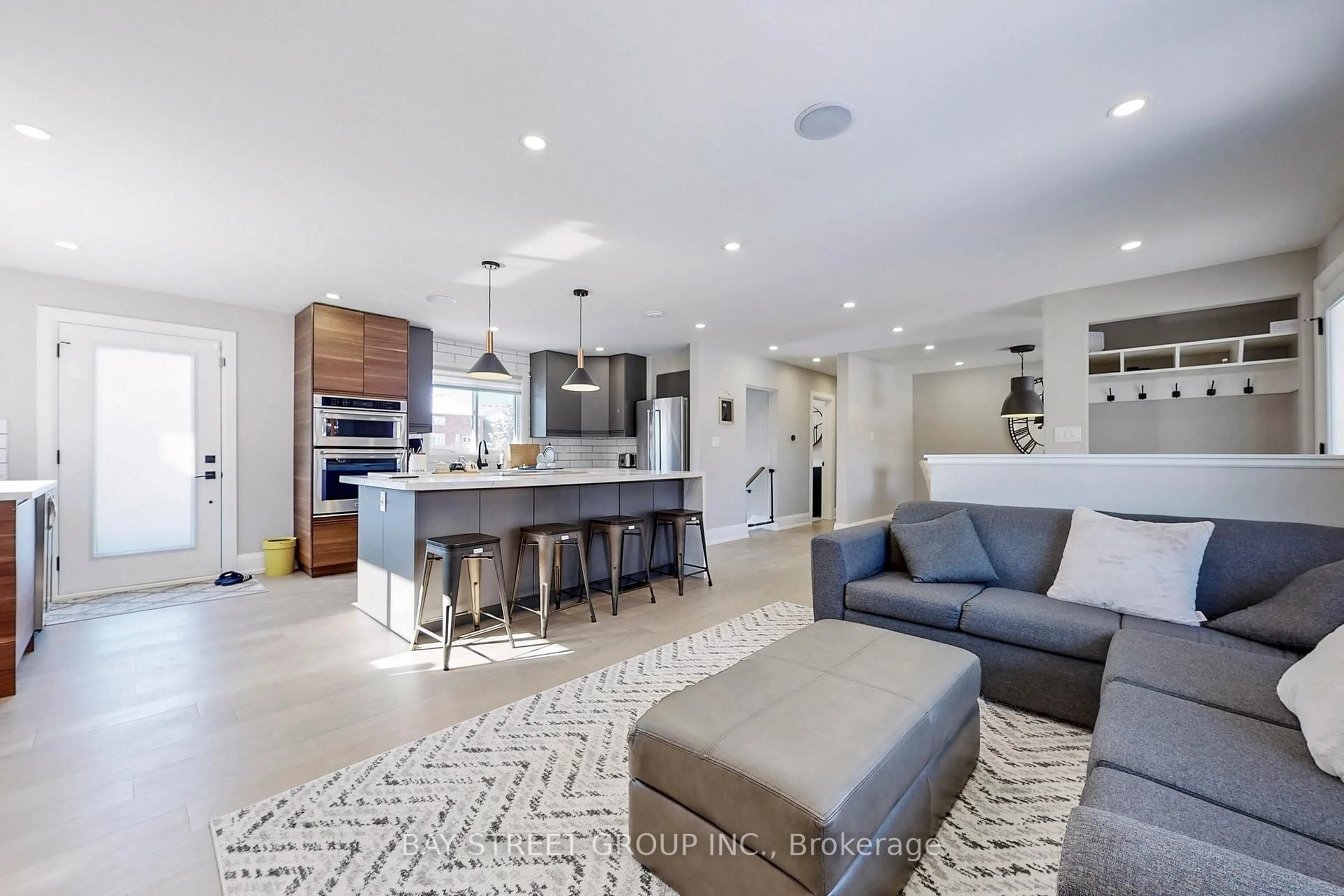 Open concept kitchen, ceramic/tile floor for 646 Simcoe Rd, Bradford West Gwillimbury Ontario L3Z 4A9