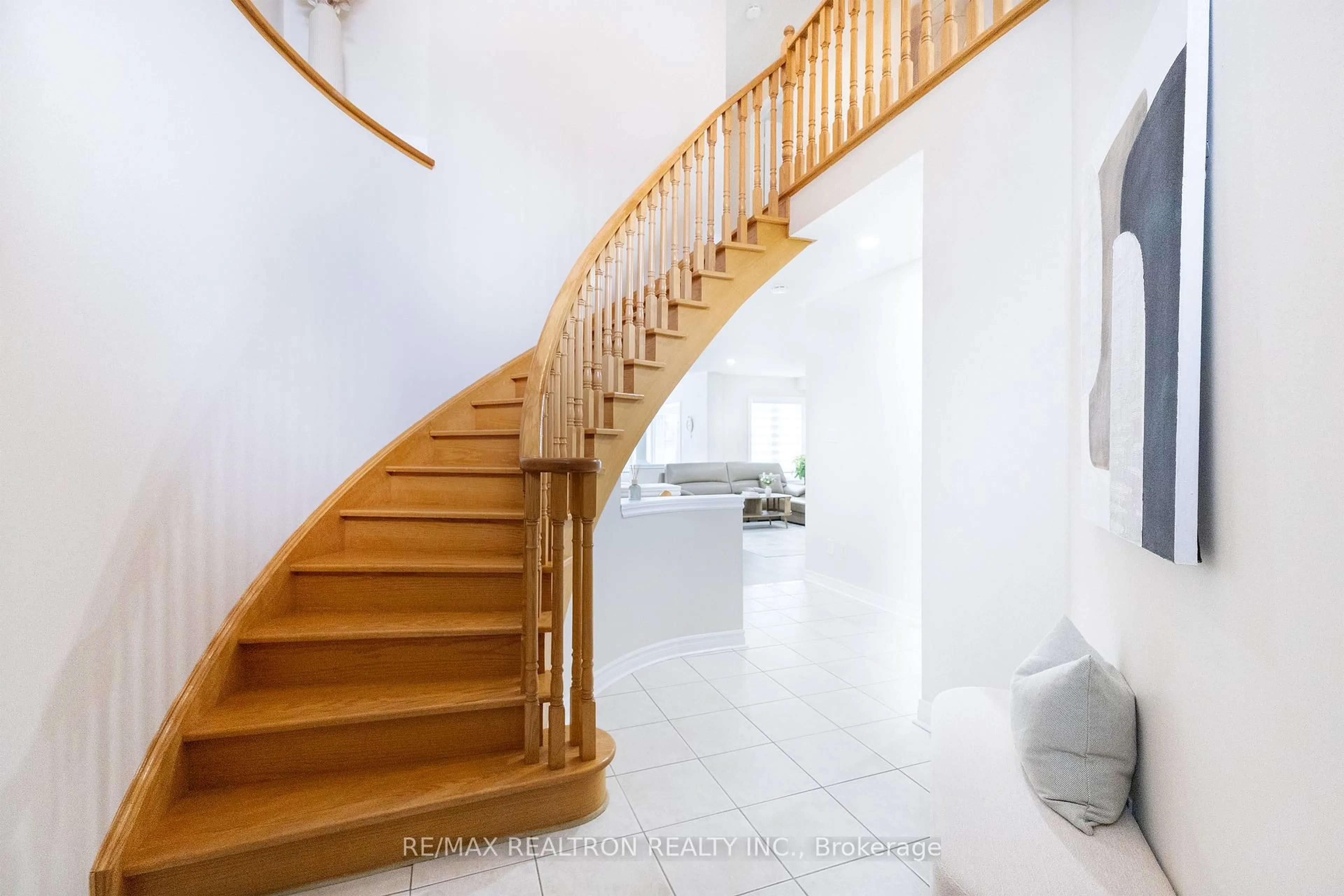 Stairs for 42 Linda Margaret Cres, Richmond Hill Ontario L4S 2B6