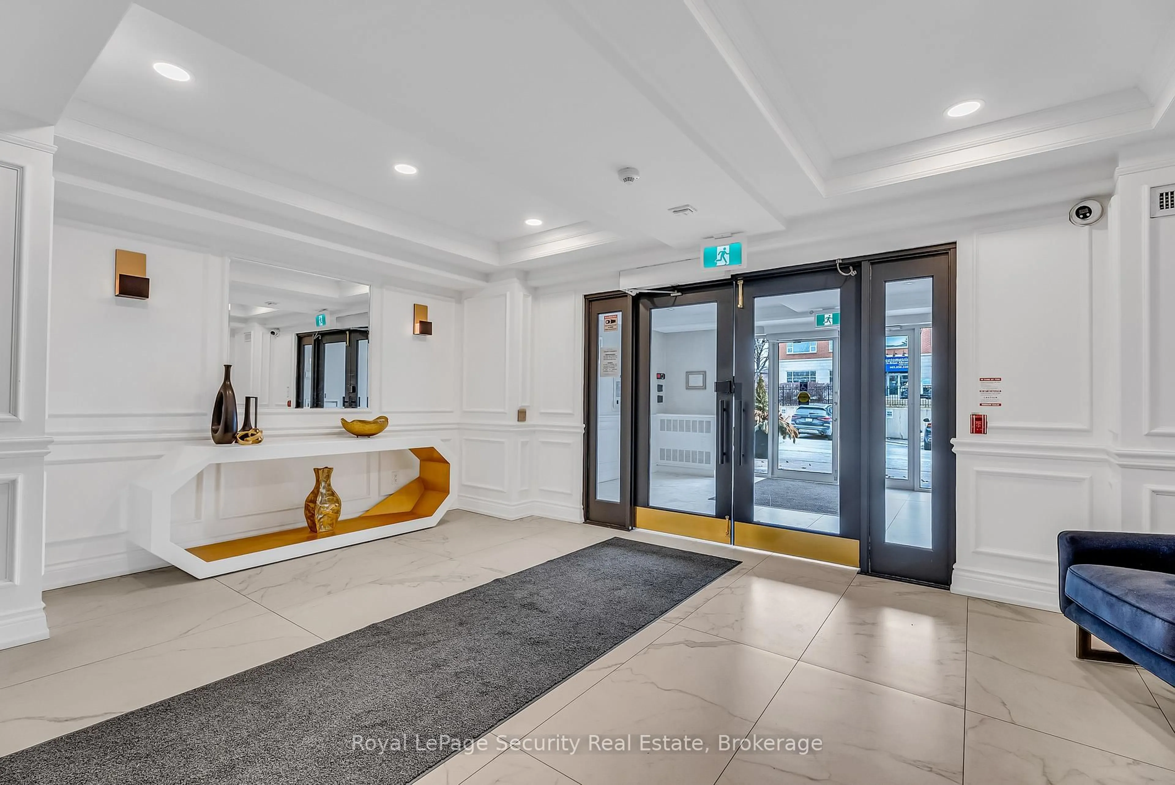 Indoor foyer for 4620 Highway 7 #209, Vaughan Ontario L4L 0B3