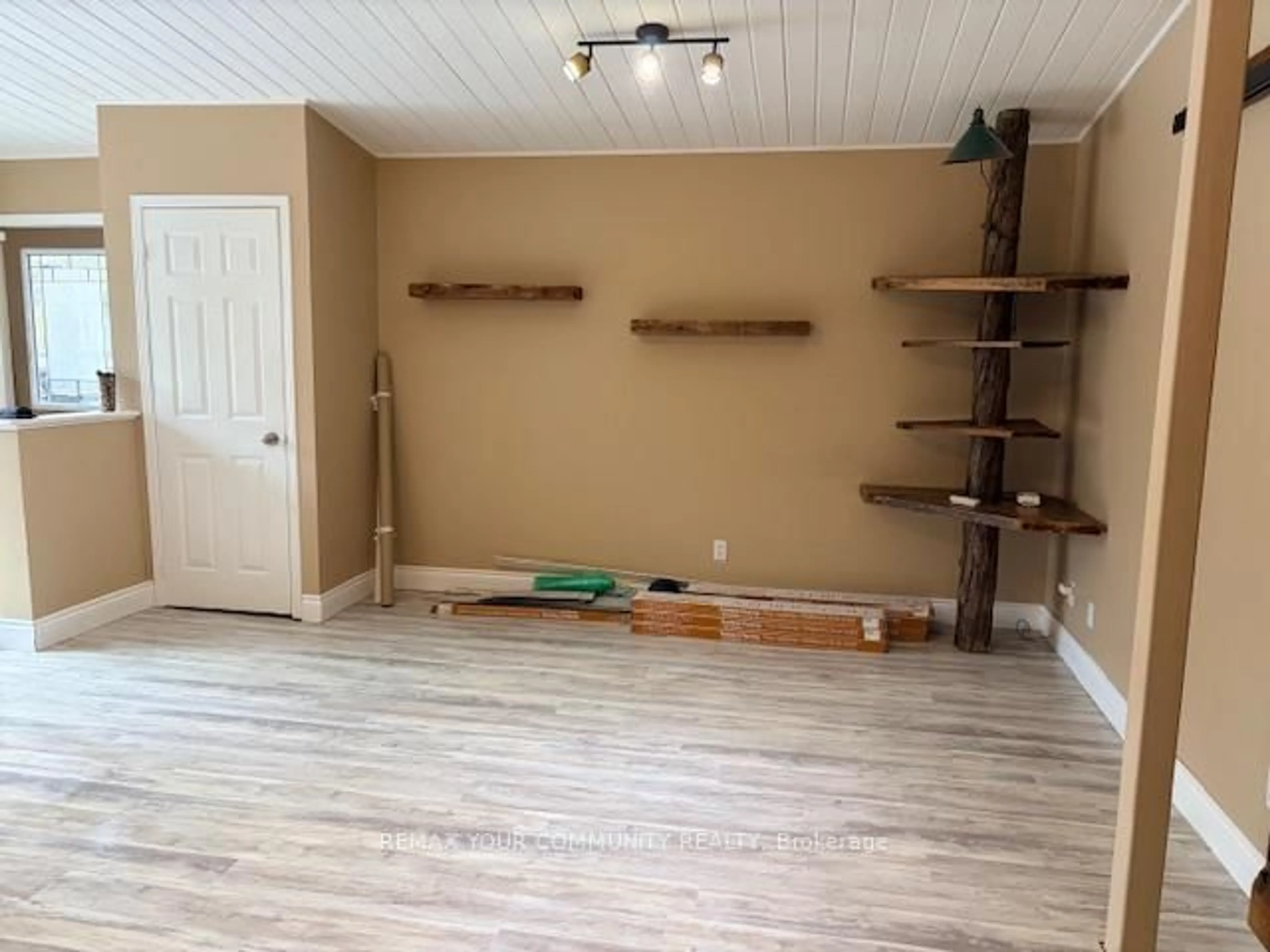 A pic of a room for 3816 30th Sdrd, Innisfil Ontario L9S 2Y4