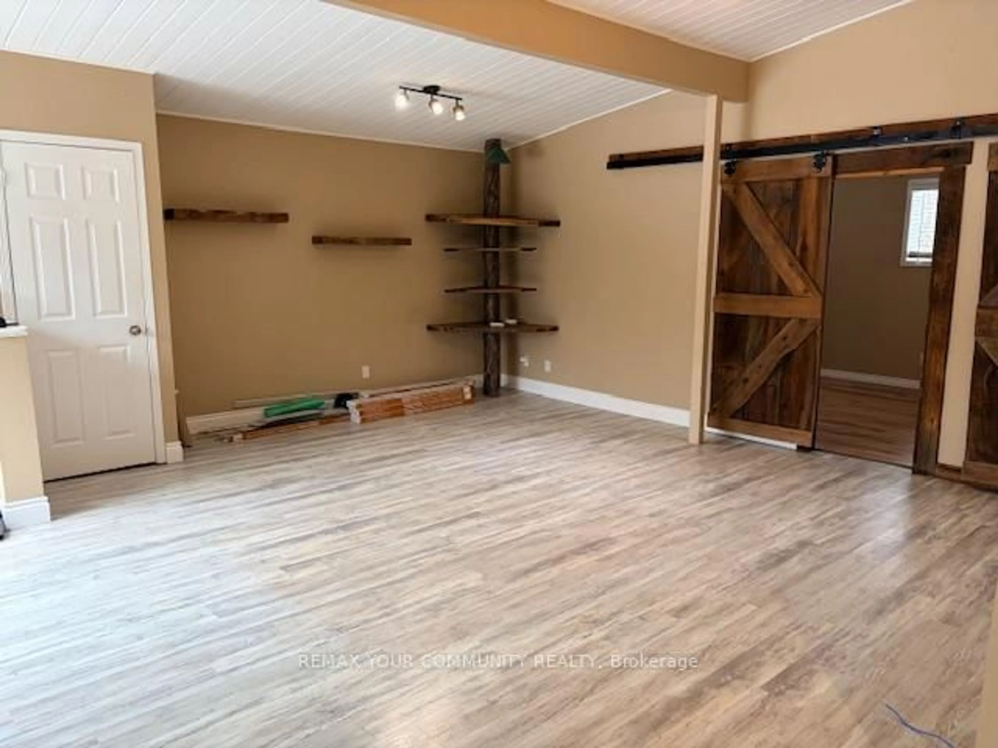 A pic of a room for 3816 30th Sdrd, Innisfil Ontario L9S 2Y4