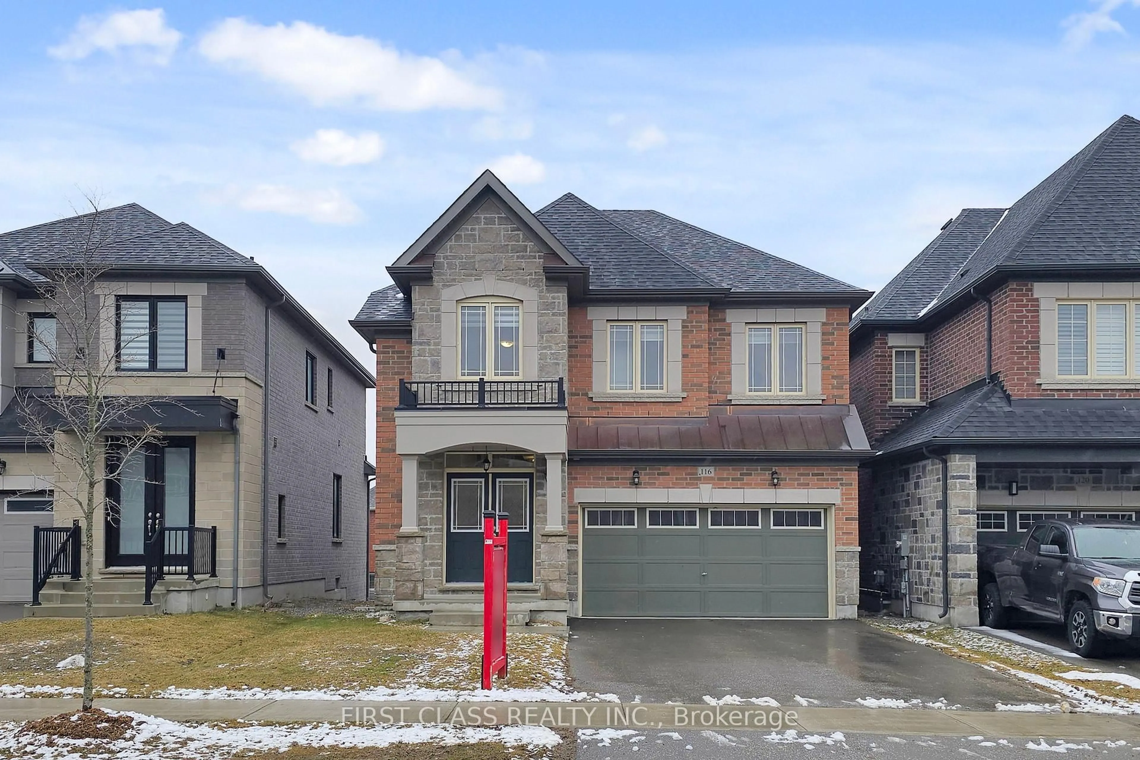 Home with brick exterior material, street for 116 Carriage Shop Bend, East Gwillimbury Ontario L9N 0Y3