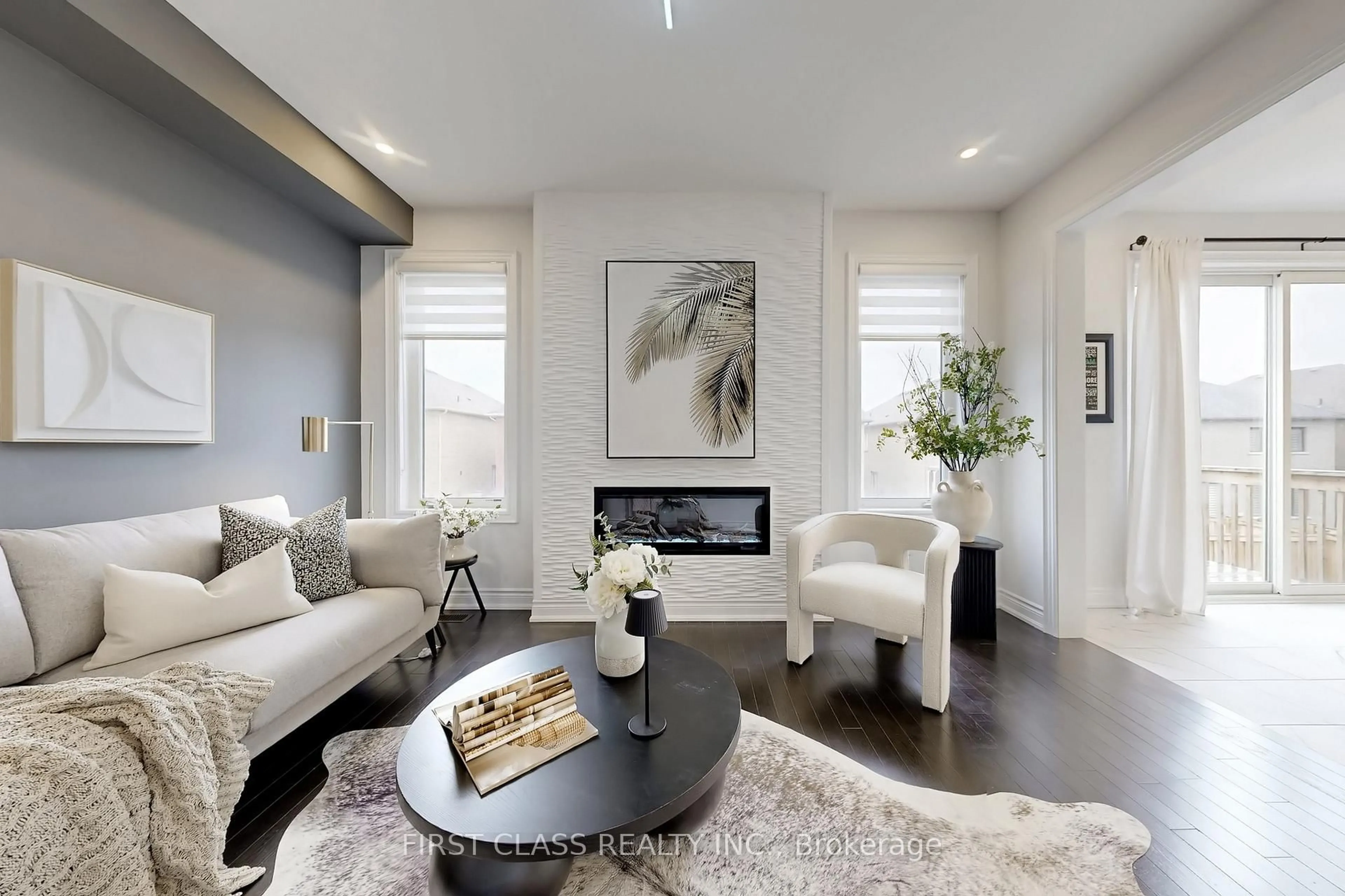 Living room with furniture, unknown for 116 Carriage Shop Bend, East Gwillimbury Ontario L9N 0Y3