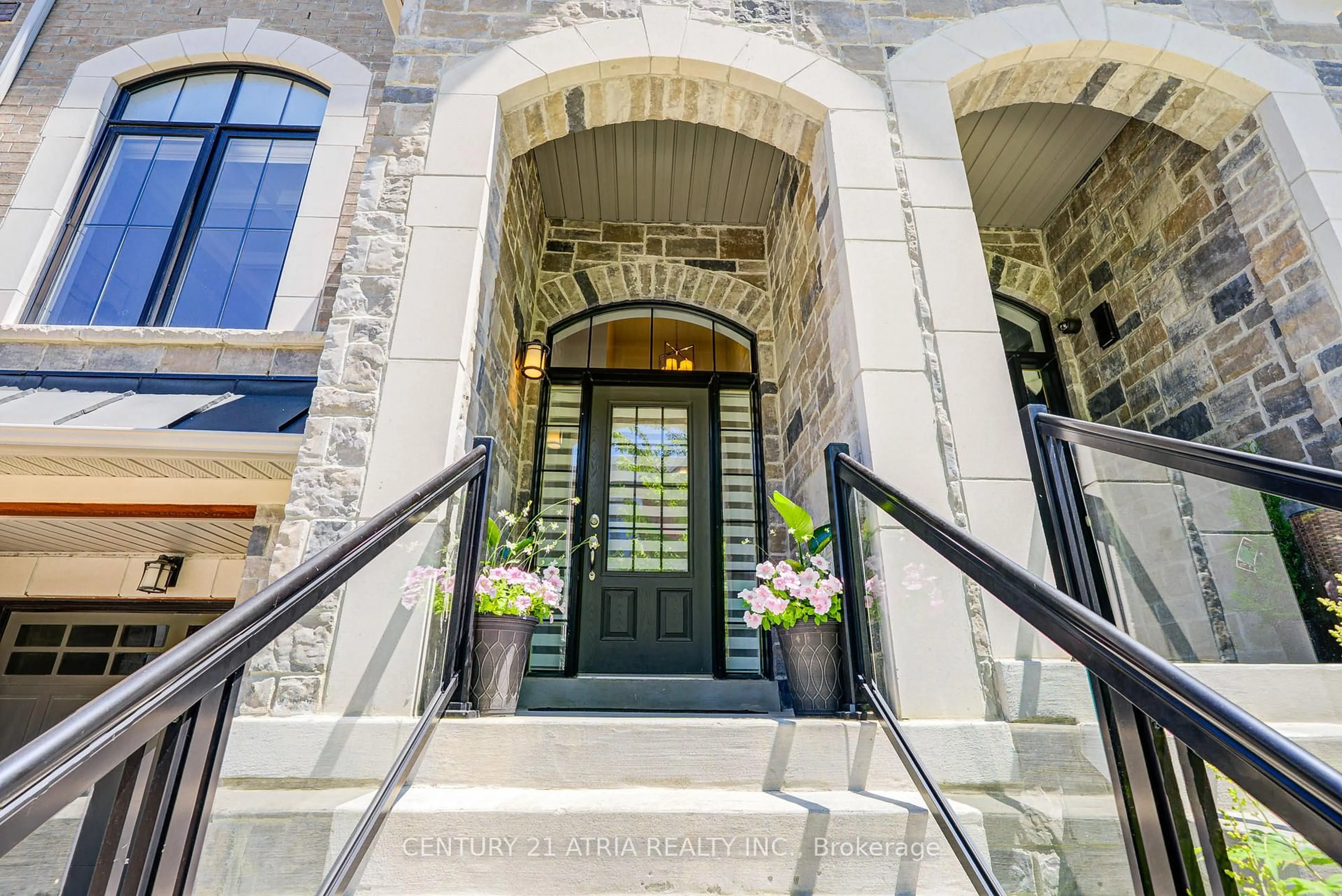 Indoor foyer for 63 Duncombe Lane, Richmond Hill Ontario L4C 0Z9