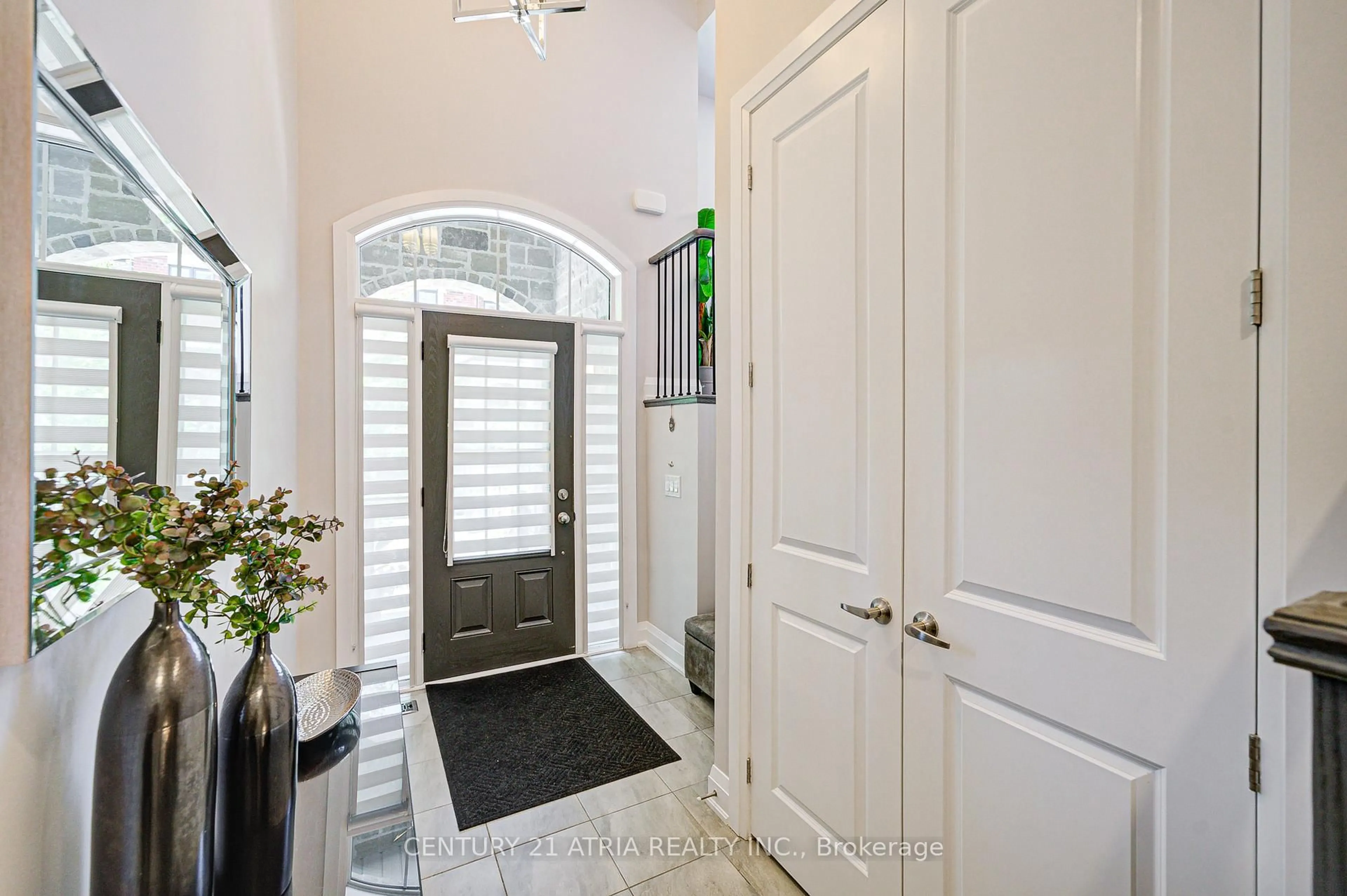 Indoor entryway for 63 Duncombe Lane, Richmond Hill Ontario L4C 0Z9