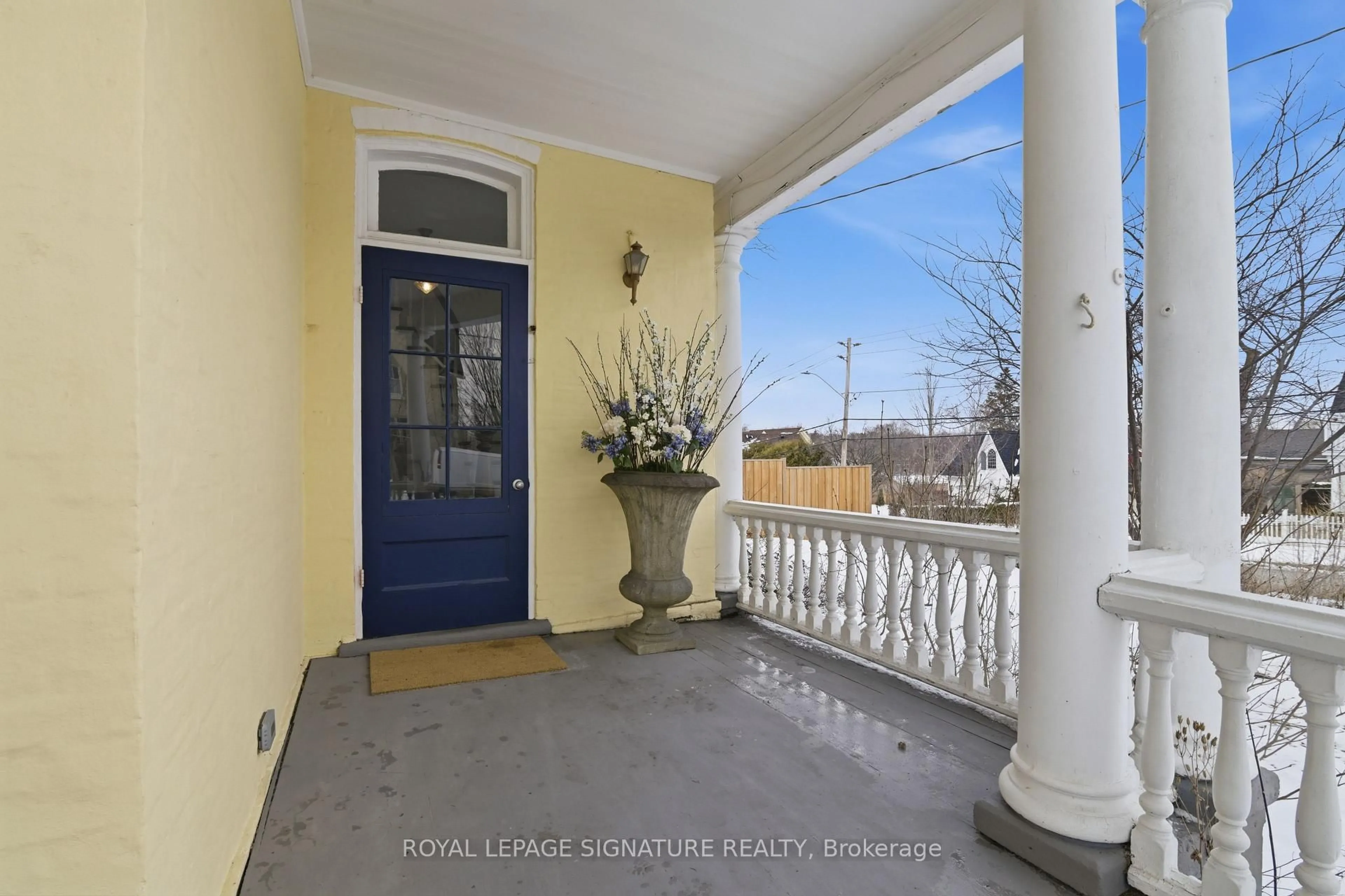 Indoor entryway for 50 First Ave, Uxbridge Ontario L9P 1J7