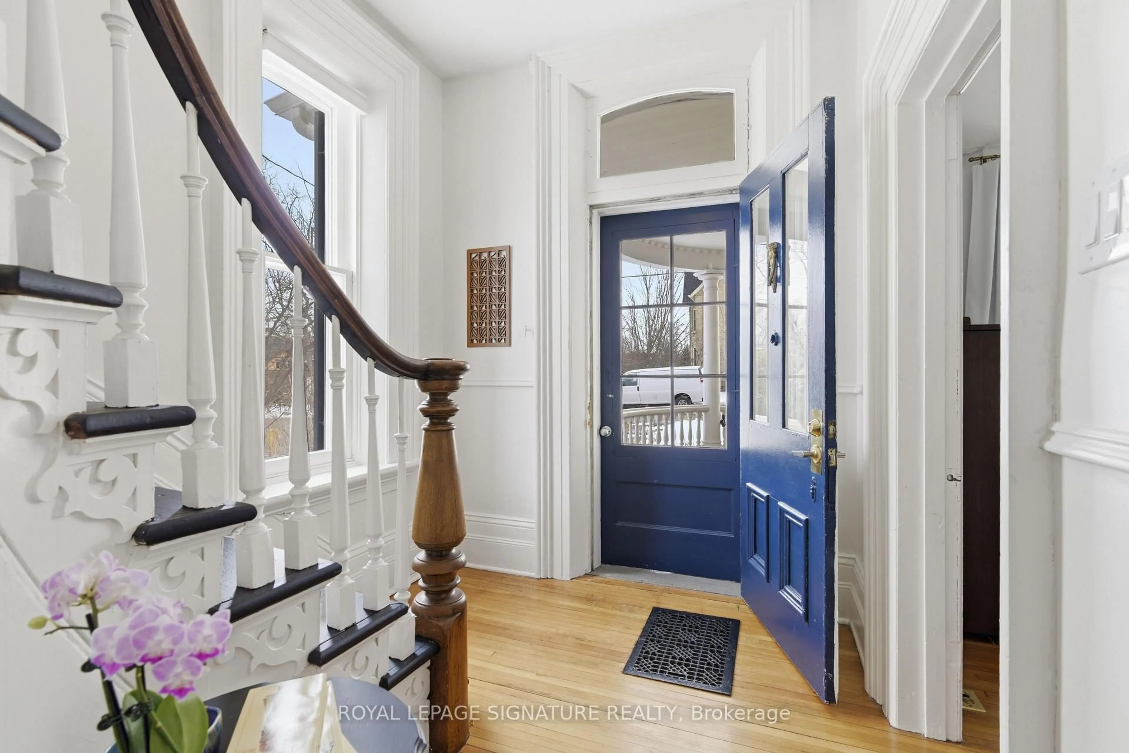 Indoor entryway for 50 First Ave, Uxbridge Ontario L9P 1J7