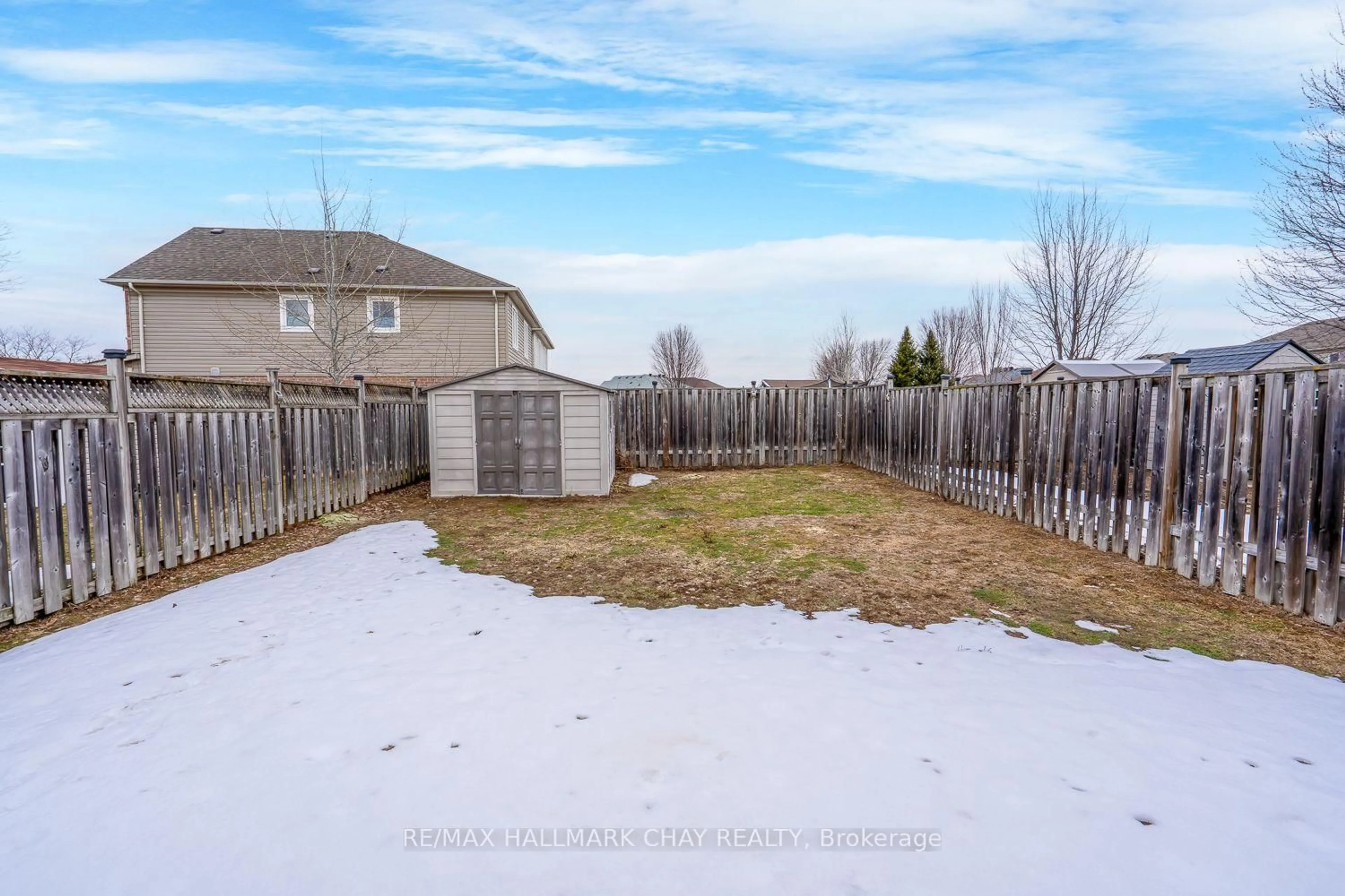 Patio, unknown for 73 Stonemount Cres, Essa Ontario L3W 0C5