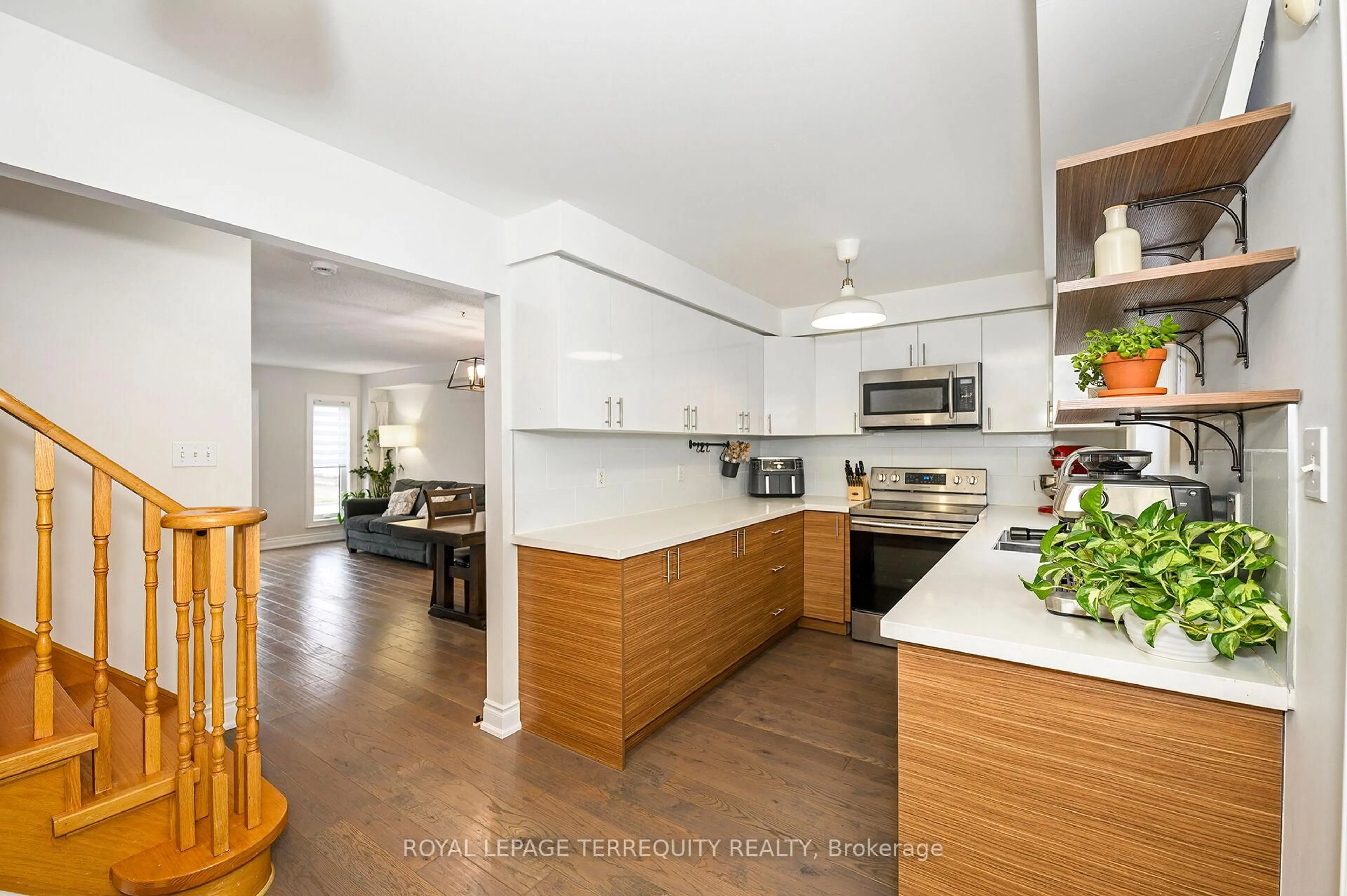 Open concept kitchen, unknown for 82 Timberwolf Cres, Vaughan Ontario L4H 2W1