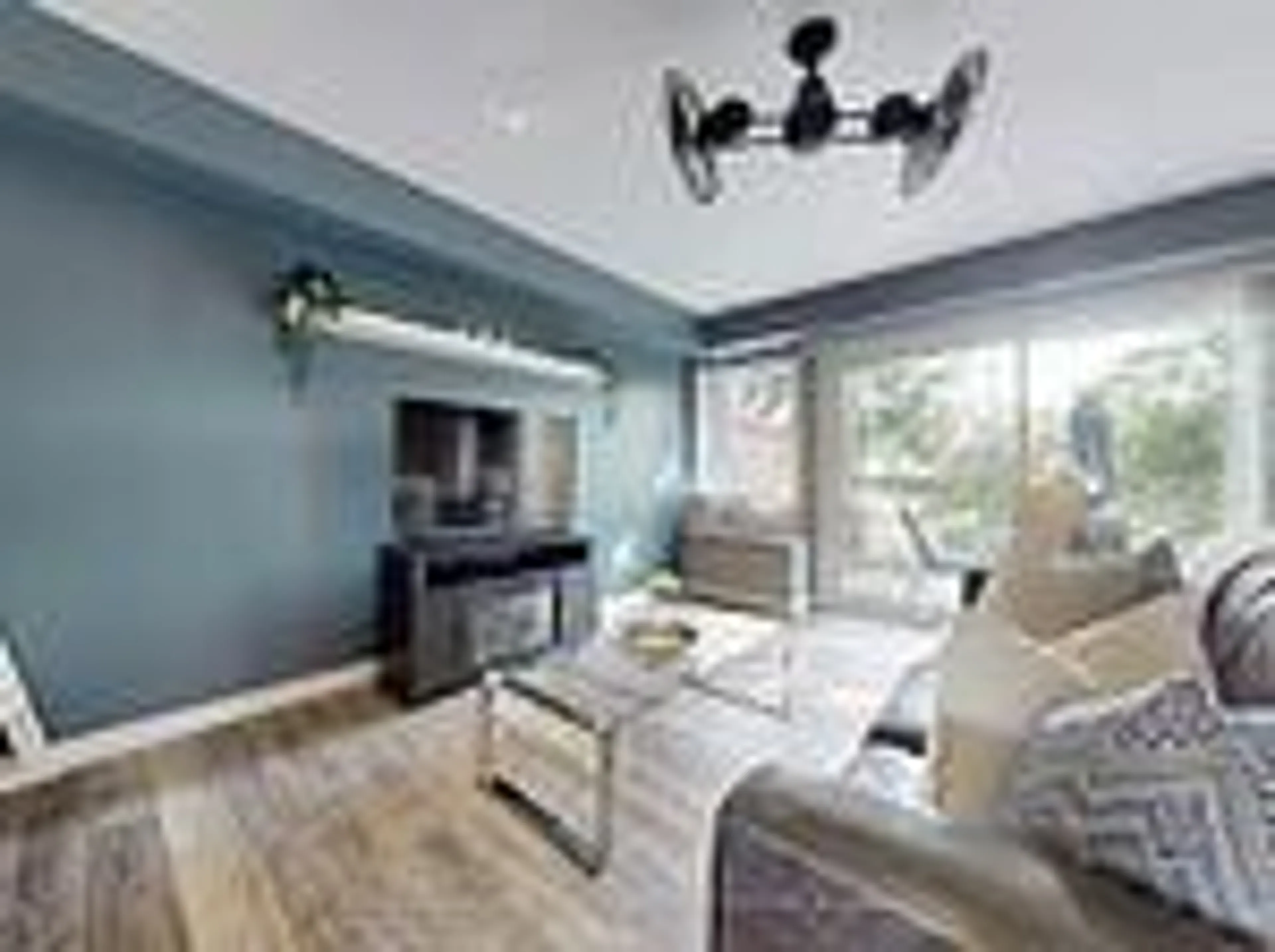 Living room with furniture, wood/laminate floor for 195 Milestone Cres #195, Aurora Ontario L4G 3M2