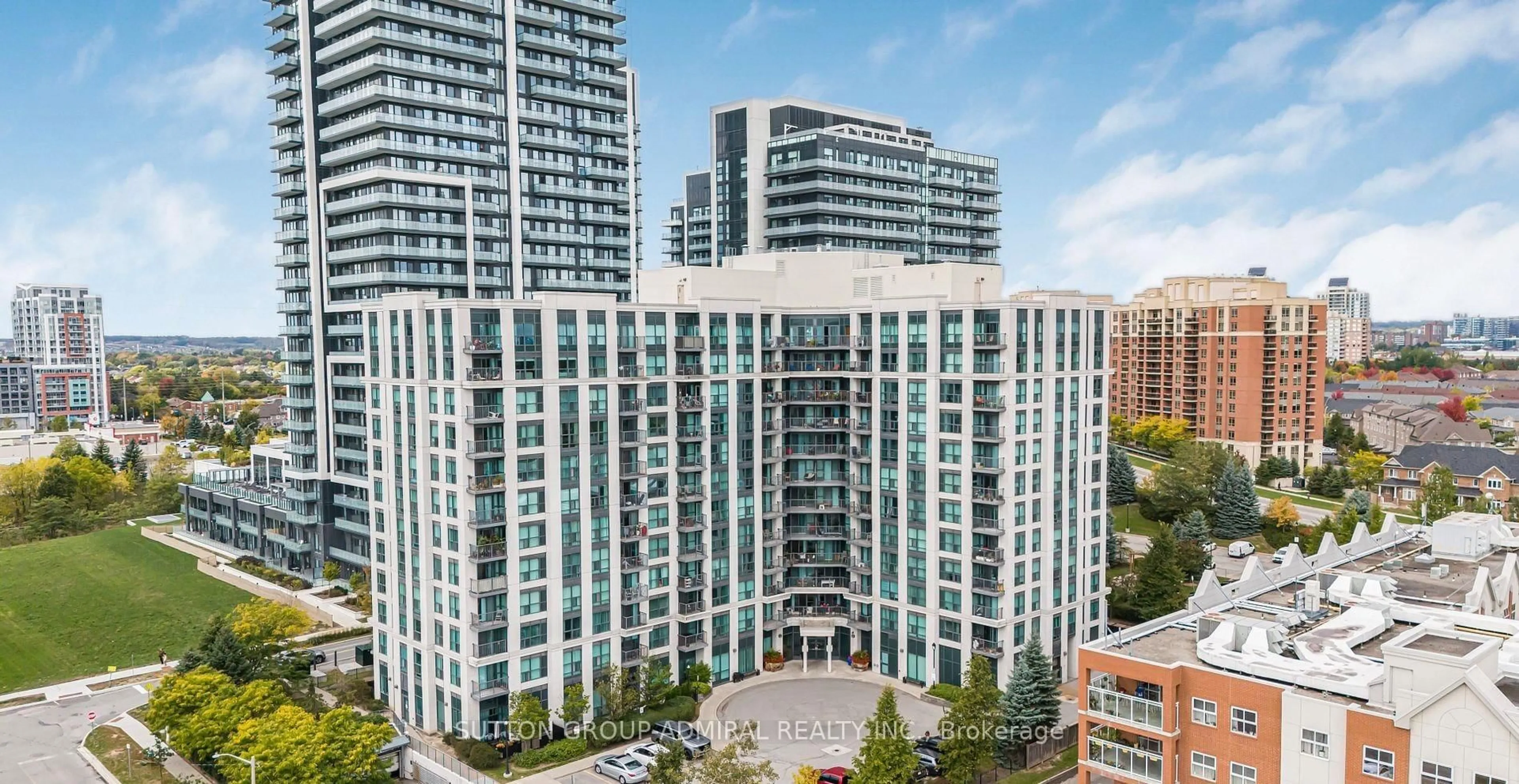 A pic from outside/outdoor area/front of a property/back of a property/a pic from drone, city buildings view from balcony for 185 Oneida Cres #911, Richmond Hill Ontario L4B 0B1