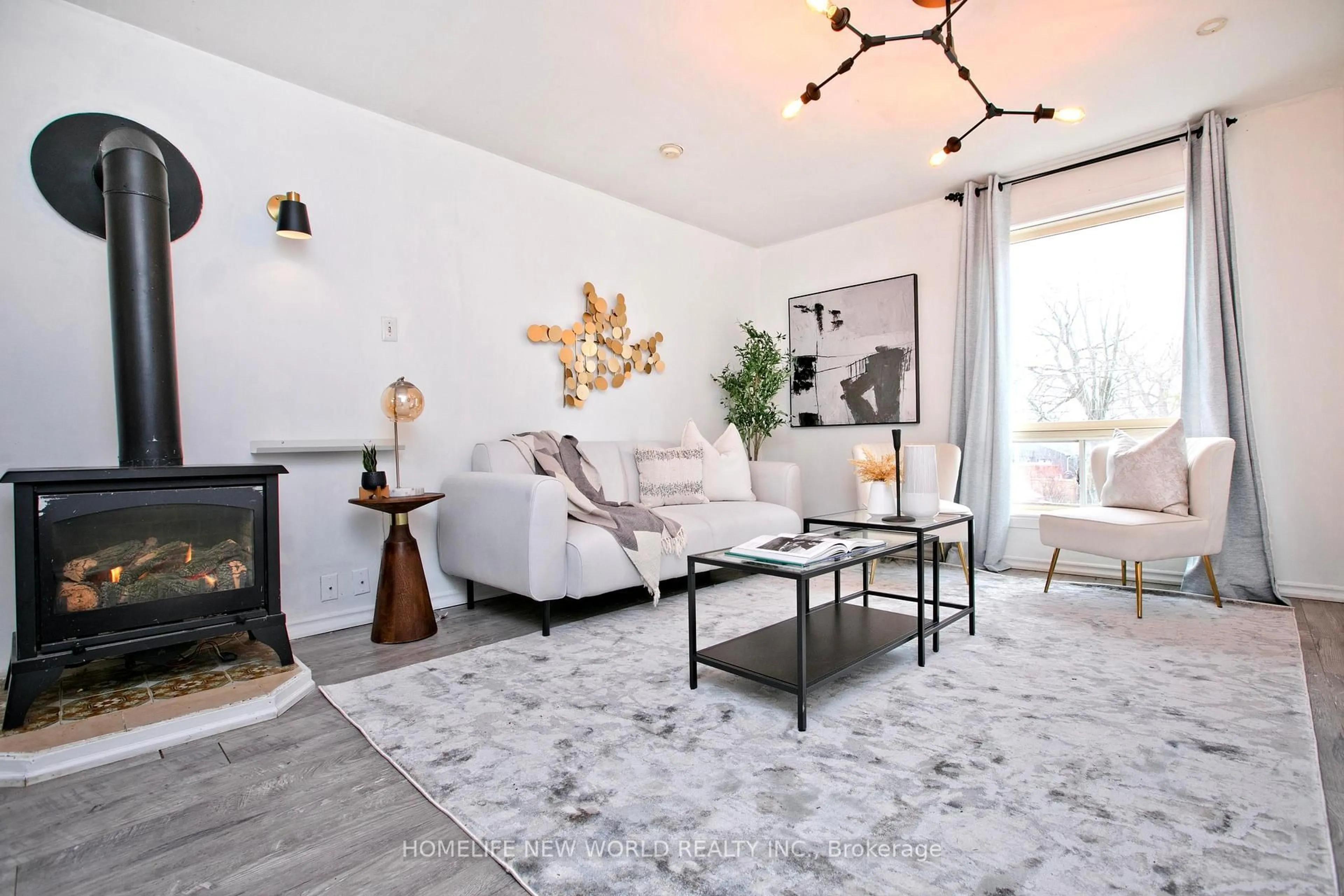 Living room with furniture, unknown for 579 Lake Dr, Georgina Ontario L4P 1T2