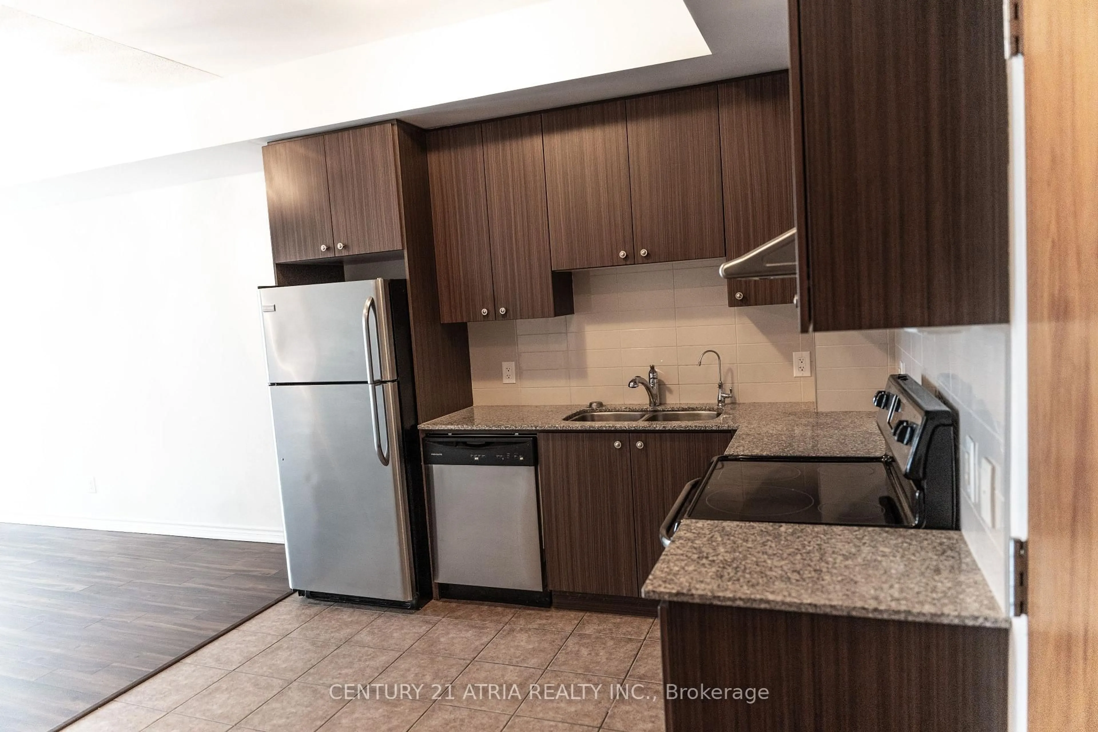 Standard kitchen, unknown for 8323 Kennedy Rd #902, Markham Ontario L3R 5W7