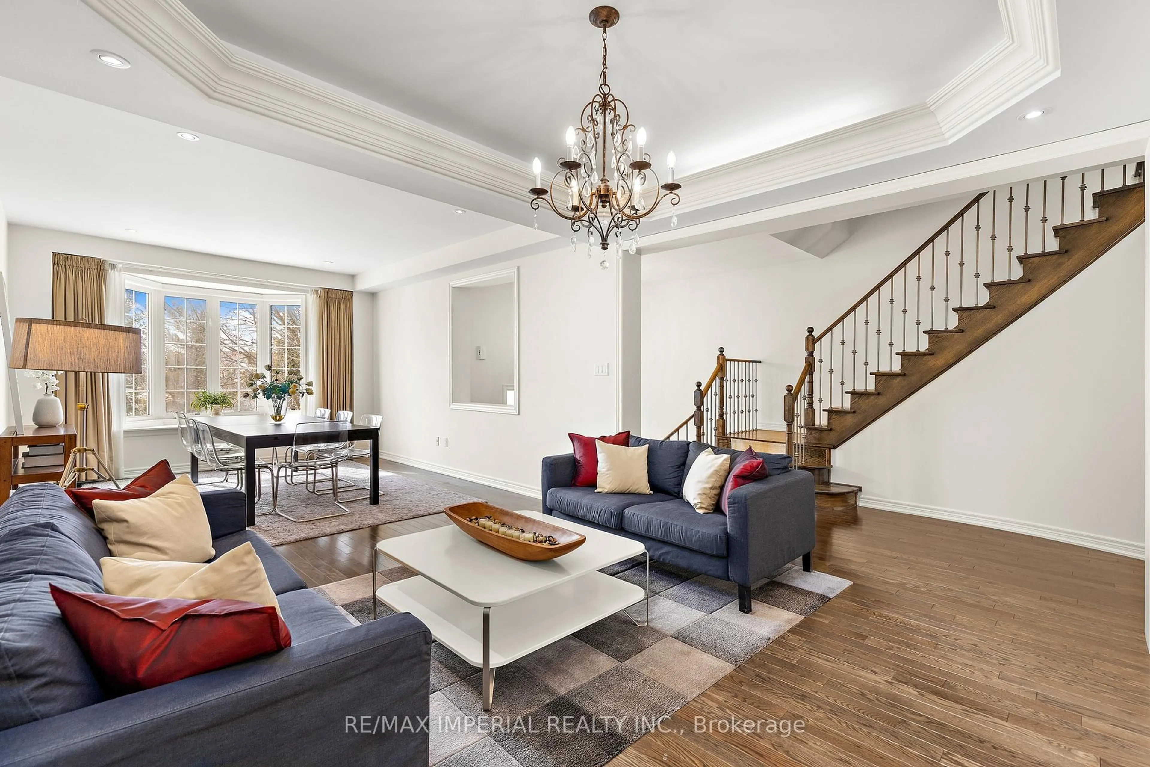 Living room with furniture, unknown for 16 Carriage House Crt, Richmond Hill Ontario L4E 4V3