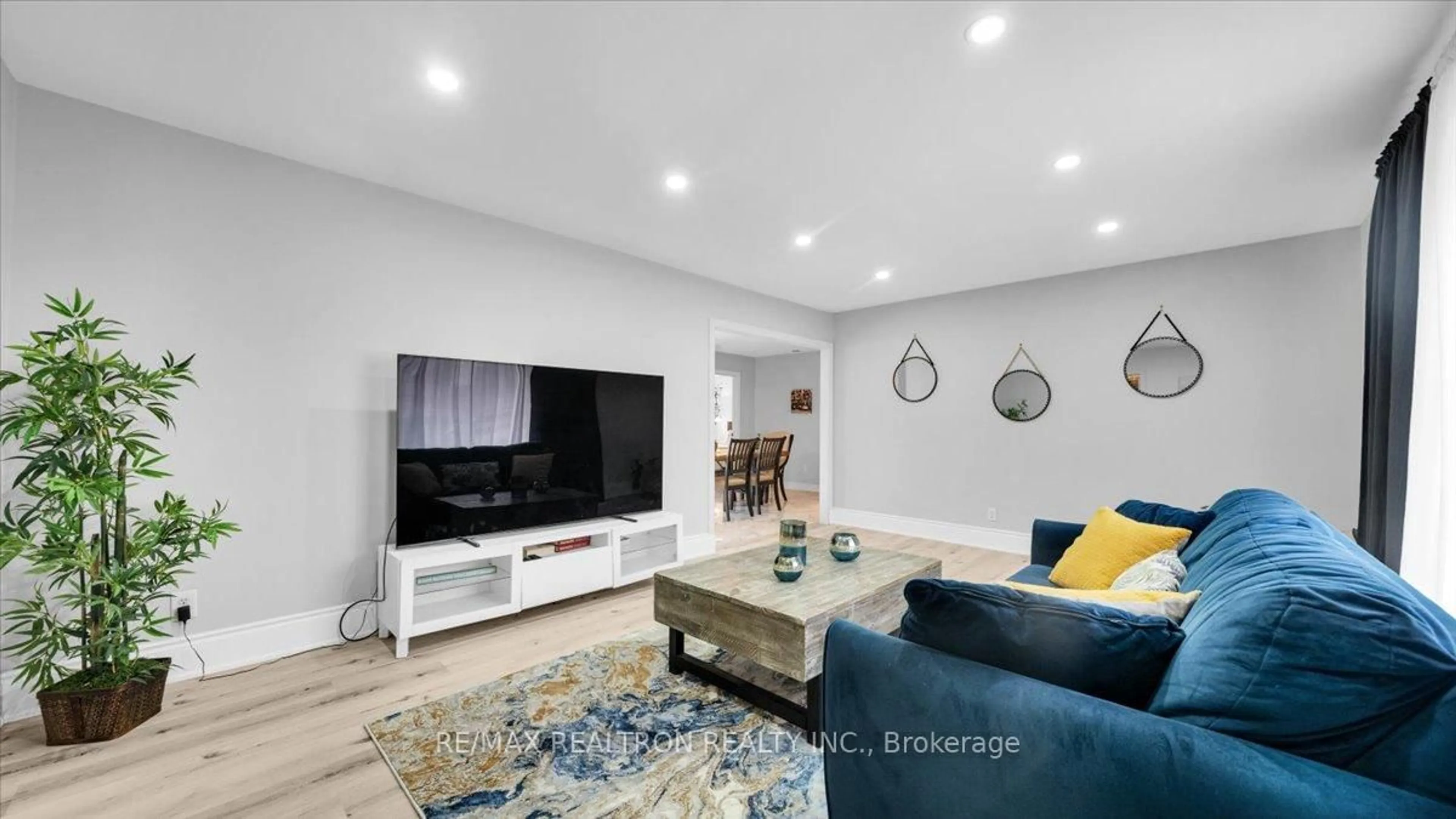 Living room with furniture, unknown for 400 Dayfoot St, New Tecumseth Ontario L0G 1A0