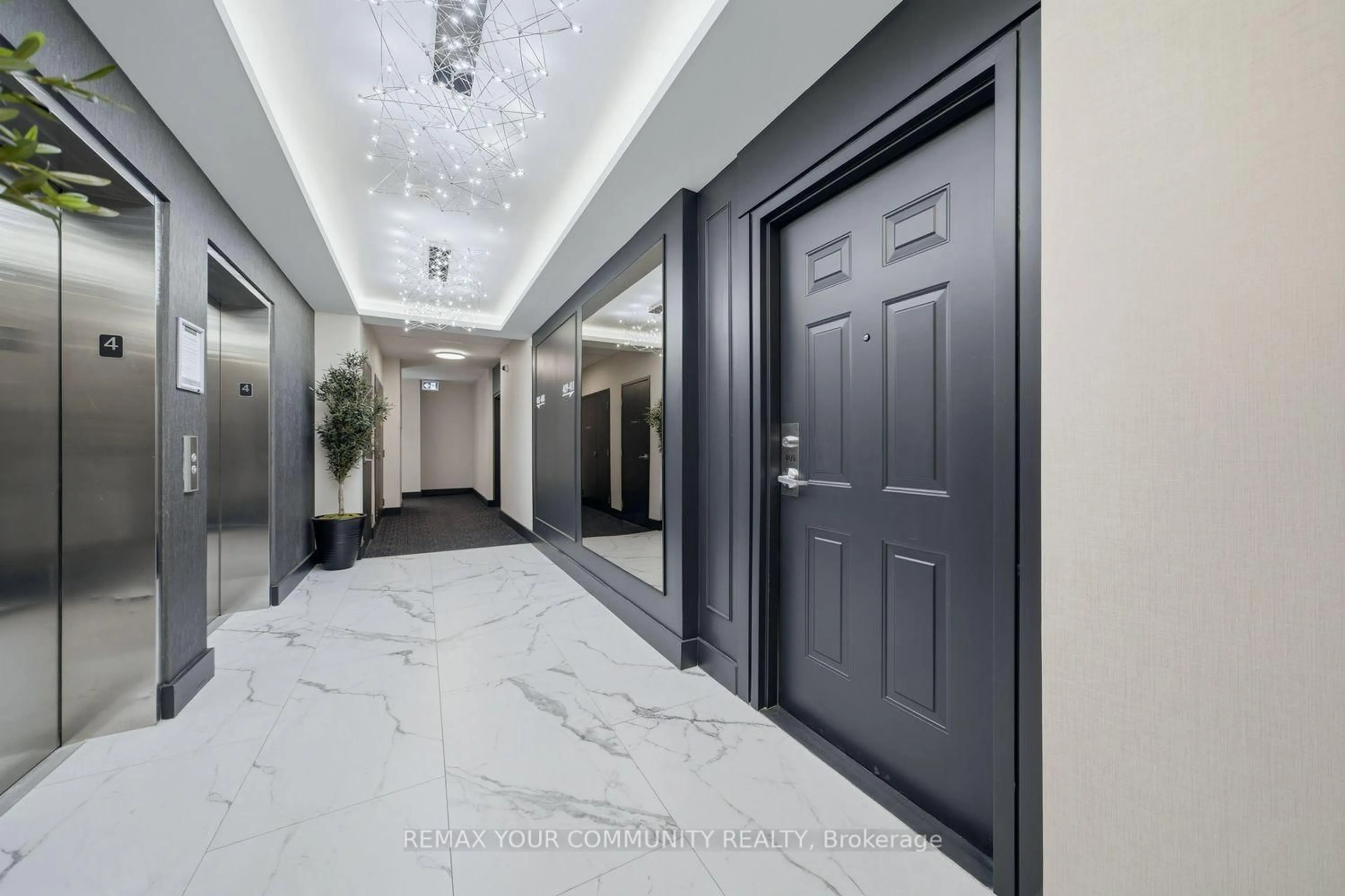 Indoor foyer for 160 Woodbridge Ave #409, Vaughan Ontario L4L 0B8