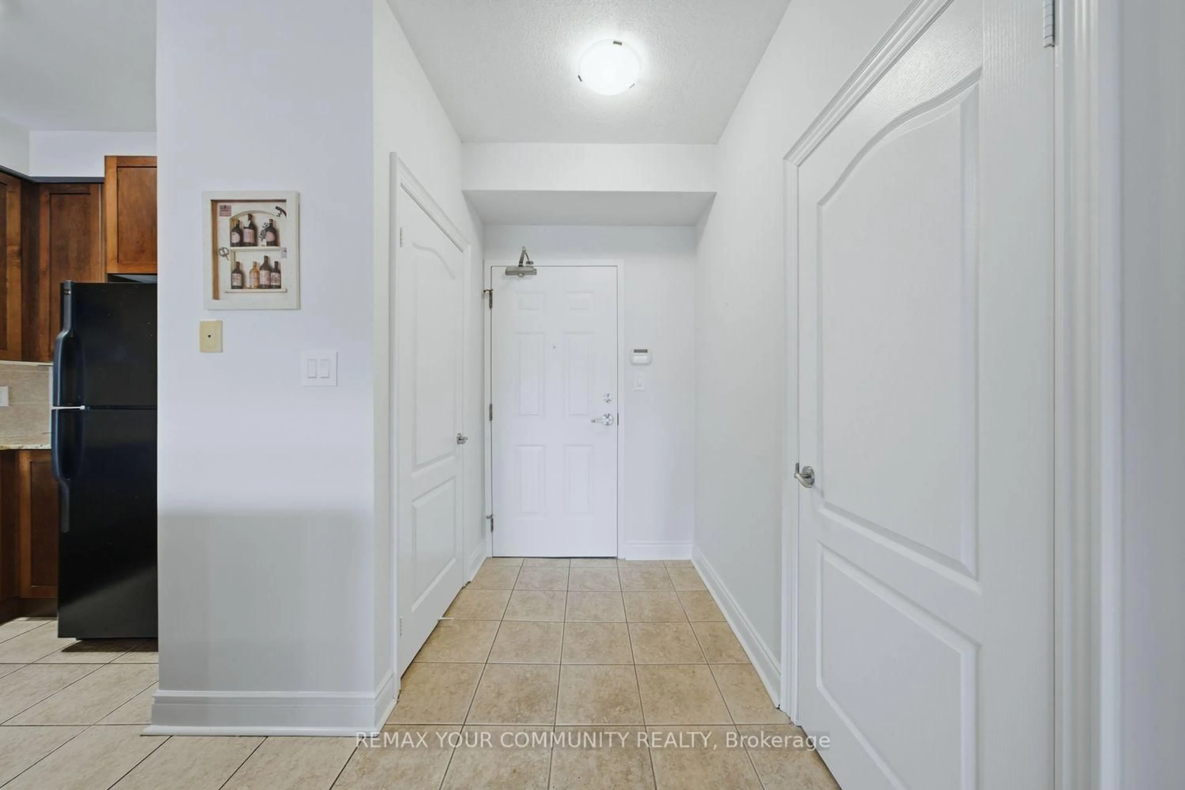 Indoor entryway for 160 Woodbridge Ave #409, Vaughan Ontario L4L 0B8