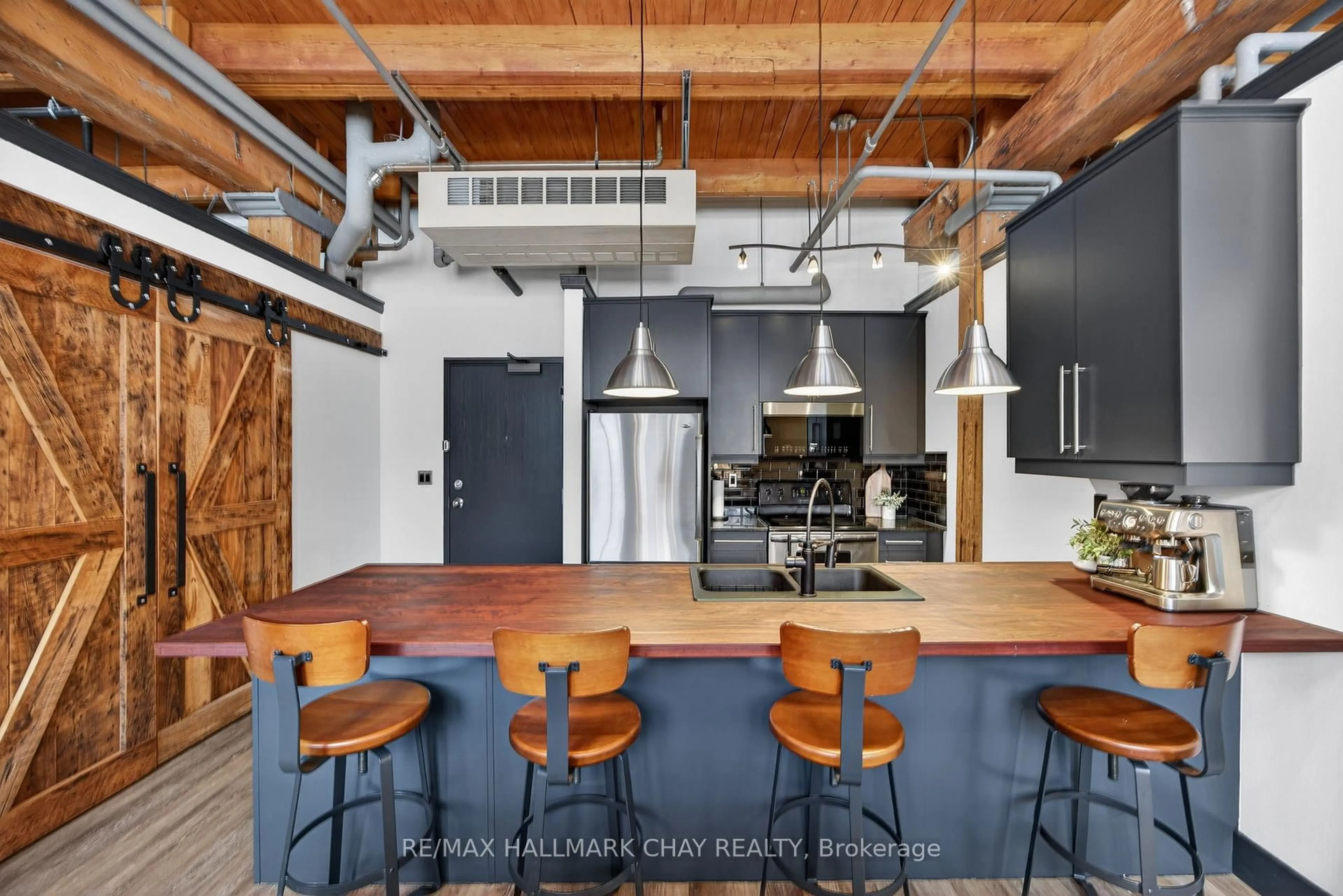 Open concept kitchen, cement floor for 543 Timothy St #106, Newmarket Ontario L3Y 1R1