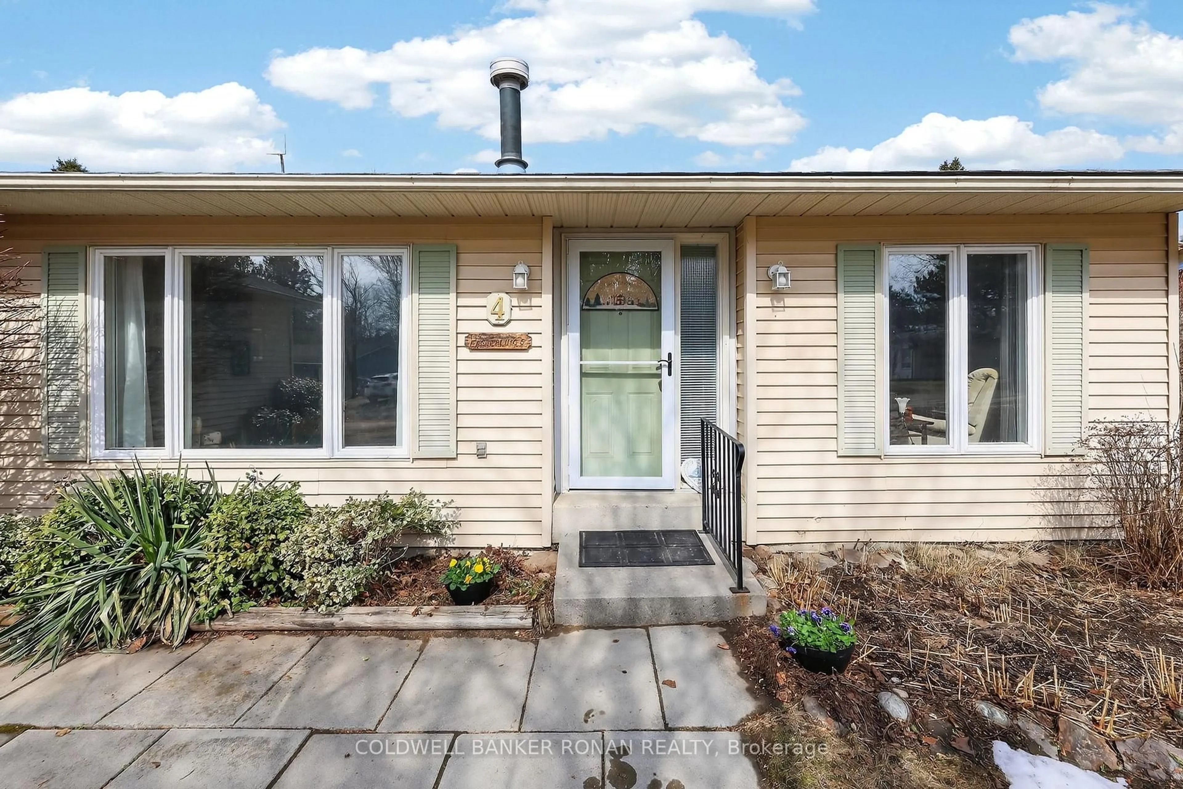 Home with vinyl exterior material, street for 4 Tecumseth Pines Dr, New Tecumseth Ontario L0G 1W0