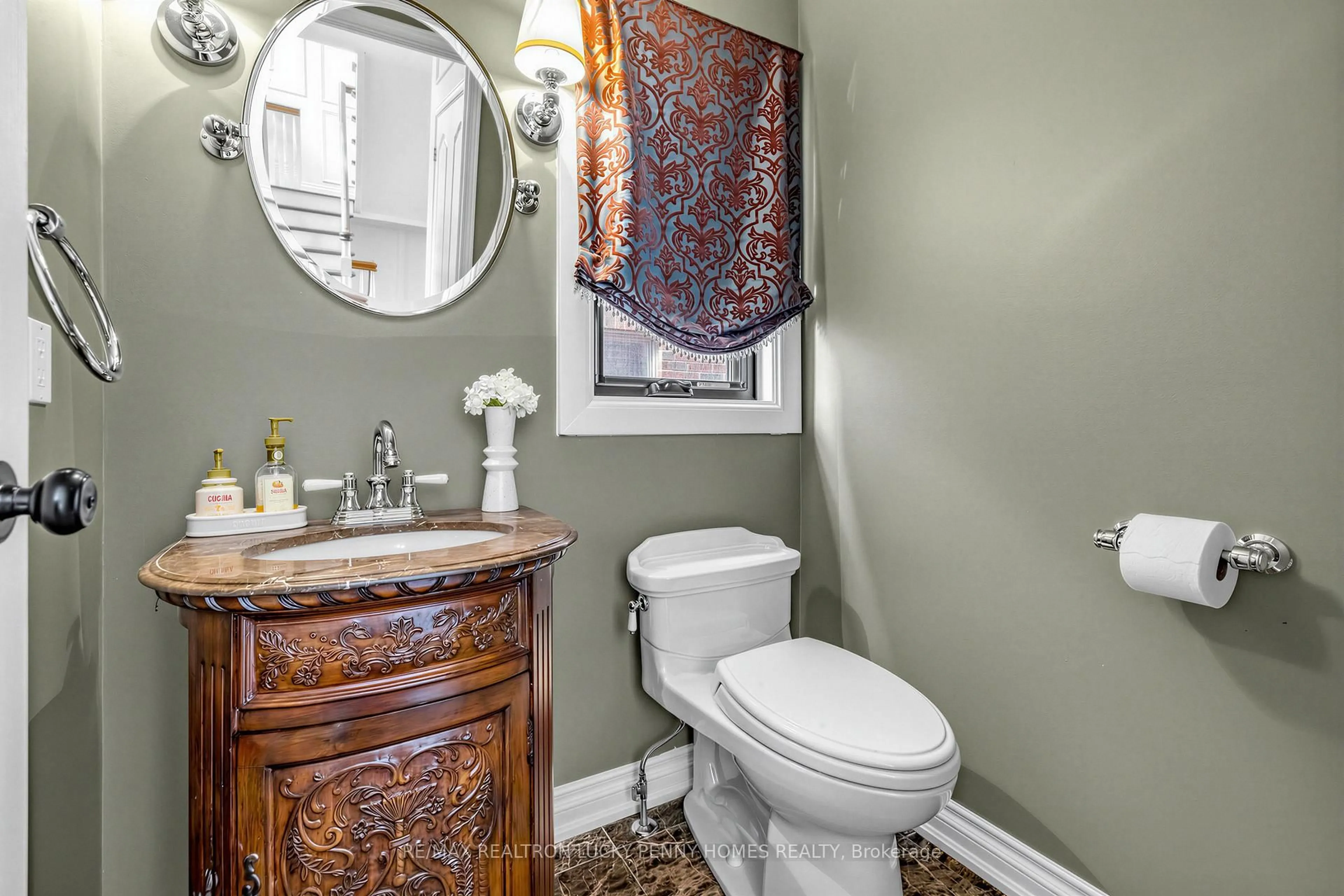 Standard bathroom, ceramic/tile floor for 80 Angus Glen Blvd, Markham Ontario L6C 1Z4