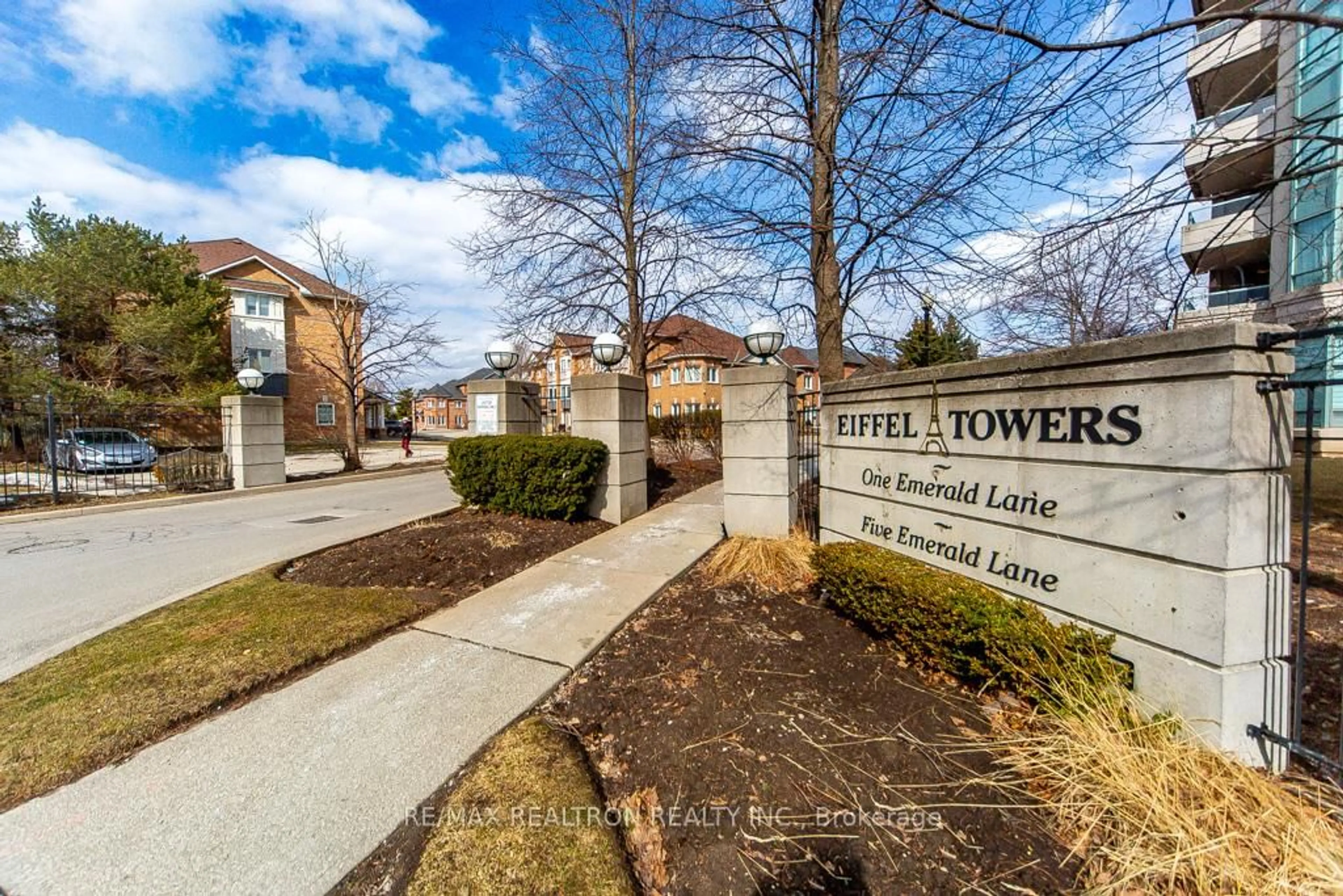 Indoor foyer for 5 Emerald Lane #306, Vaughan Ontario L4J 8P7