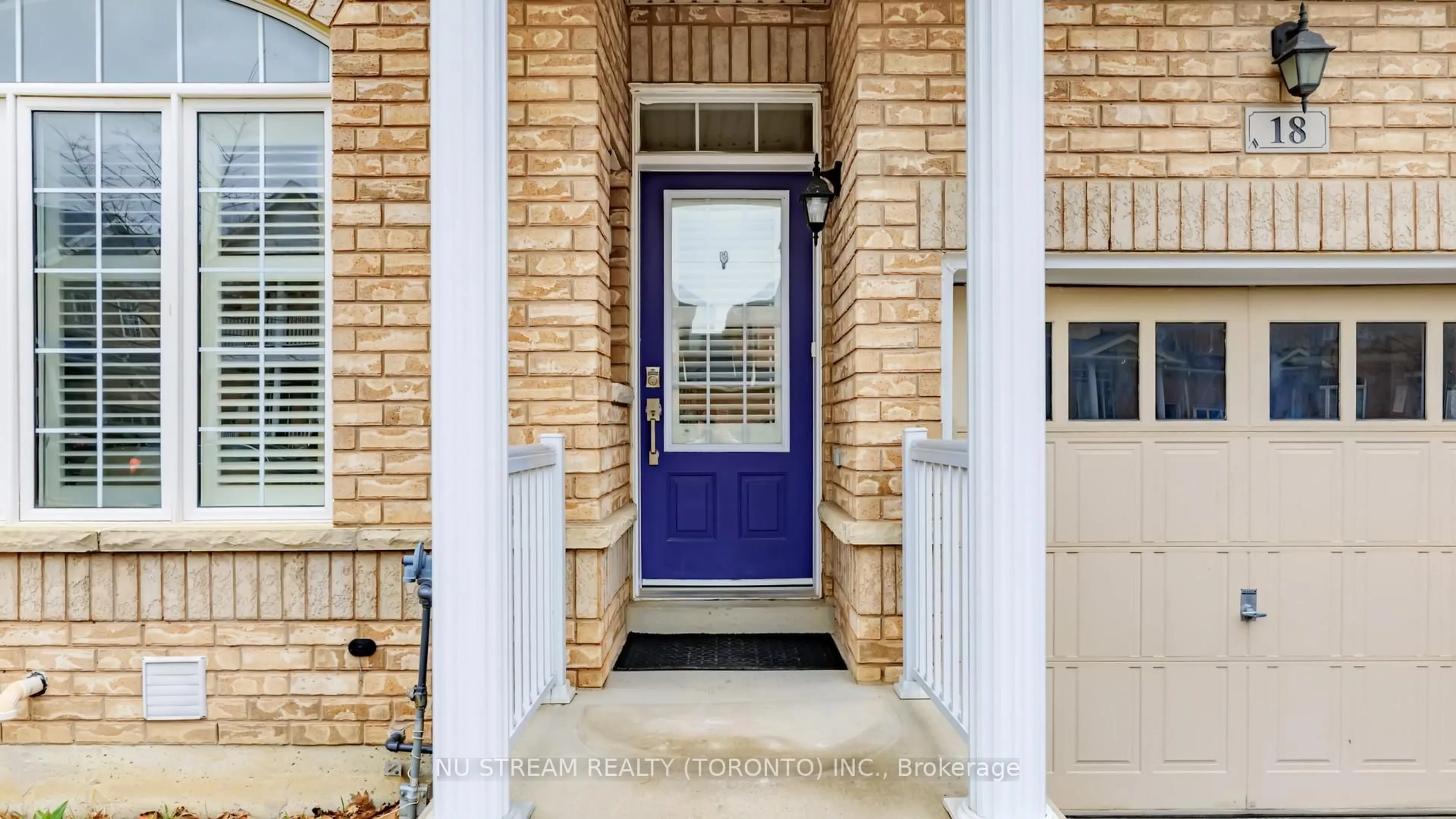 Indoor entryway for 18 Radmore Pl, Markham Ontario L6B 0G7
