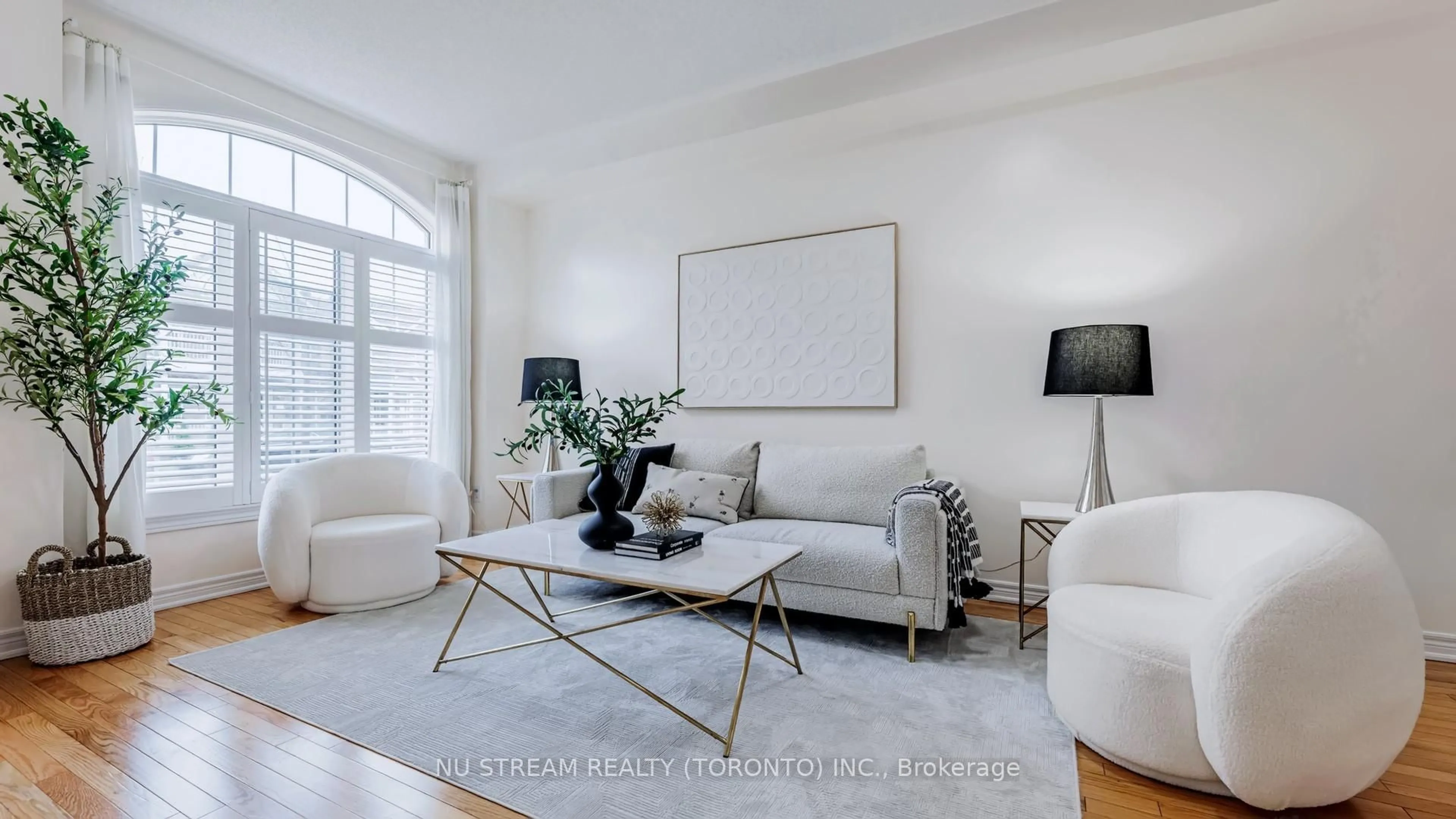 Living room with furniture, unknown for 18 Radmore Pl, Markham Ontario L6B 0G7