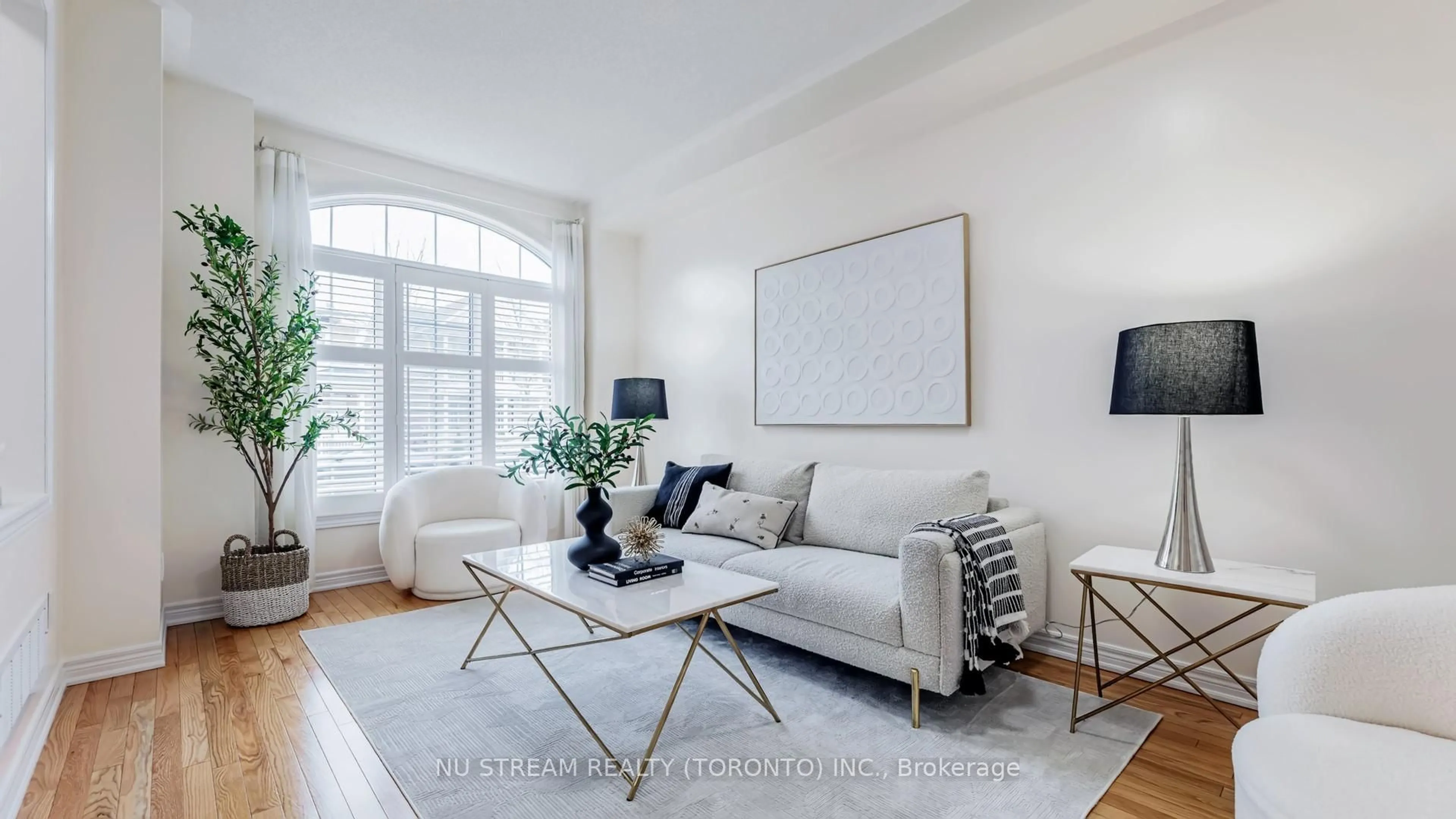 Living room with furniture, unknown for 18 Radmore Pl, Markham Ontario L6B 0G7