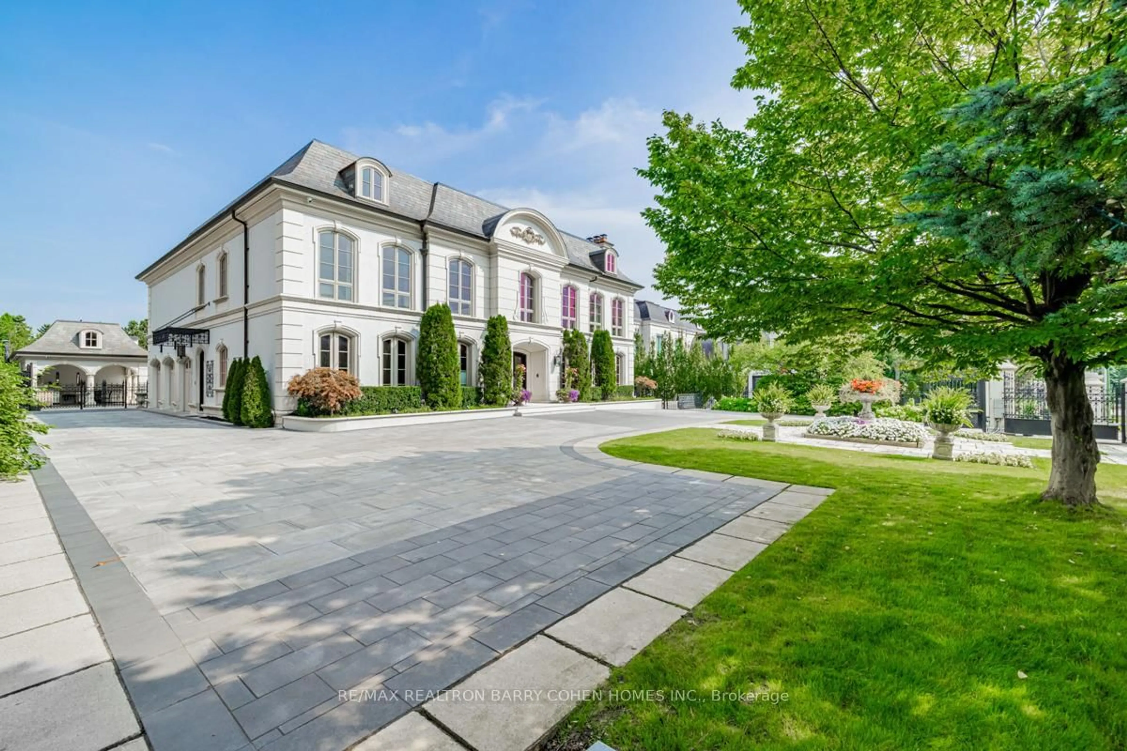 Patio, street for 31 Thornbank Rd, Vaughan Ontario L4J 2A1