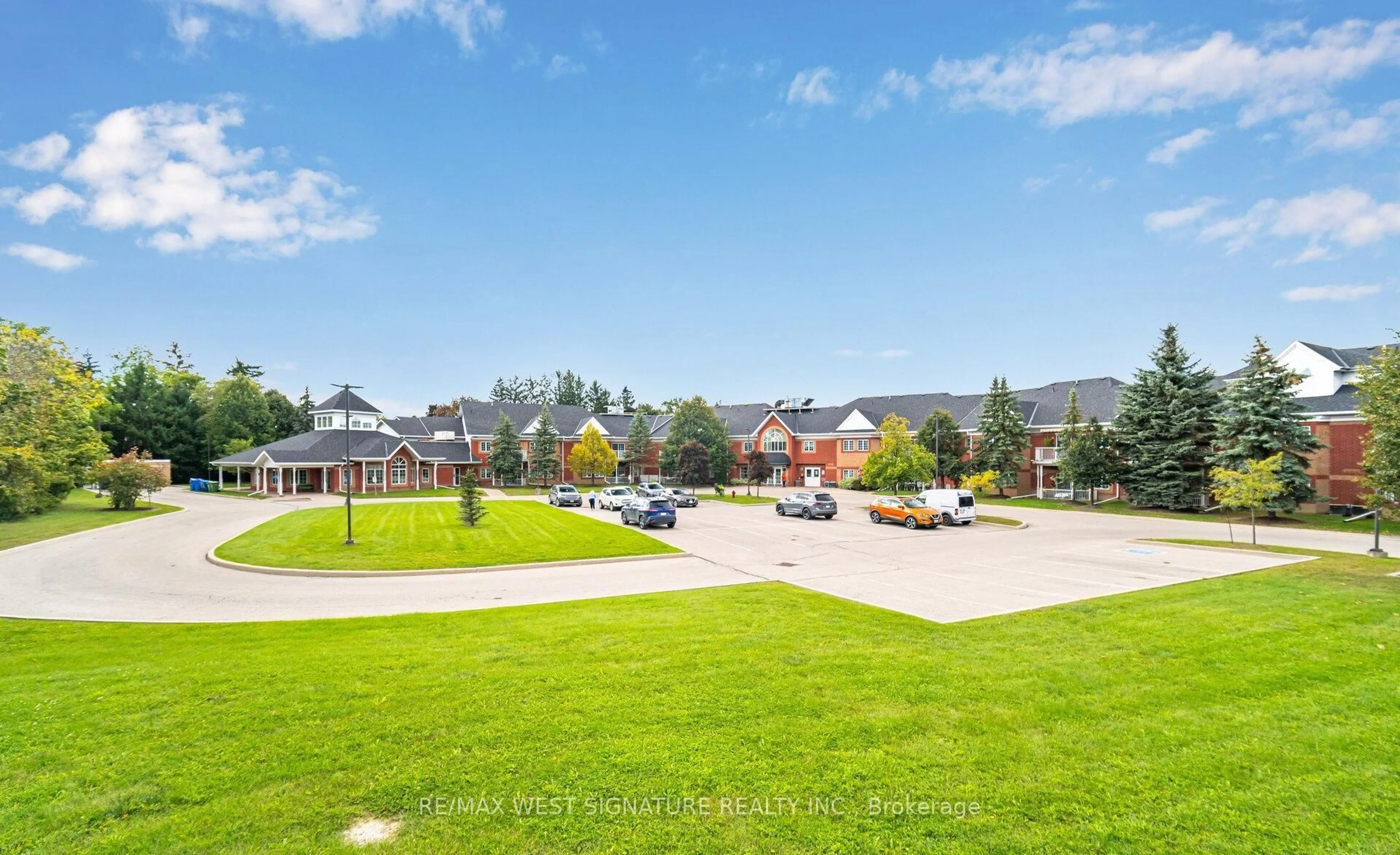 A pic from outside/outdoor area/front of a property/back of a property/a pic from drone, mountain view for 75 Treelawn Blvd #216, Vaughan Ontario L0J 1C0