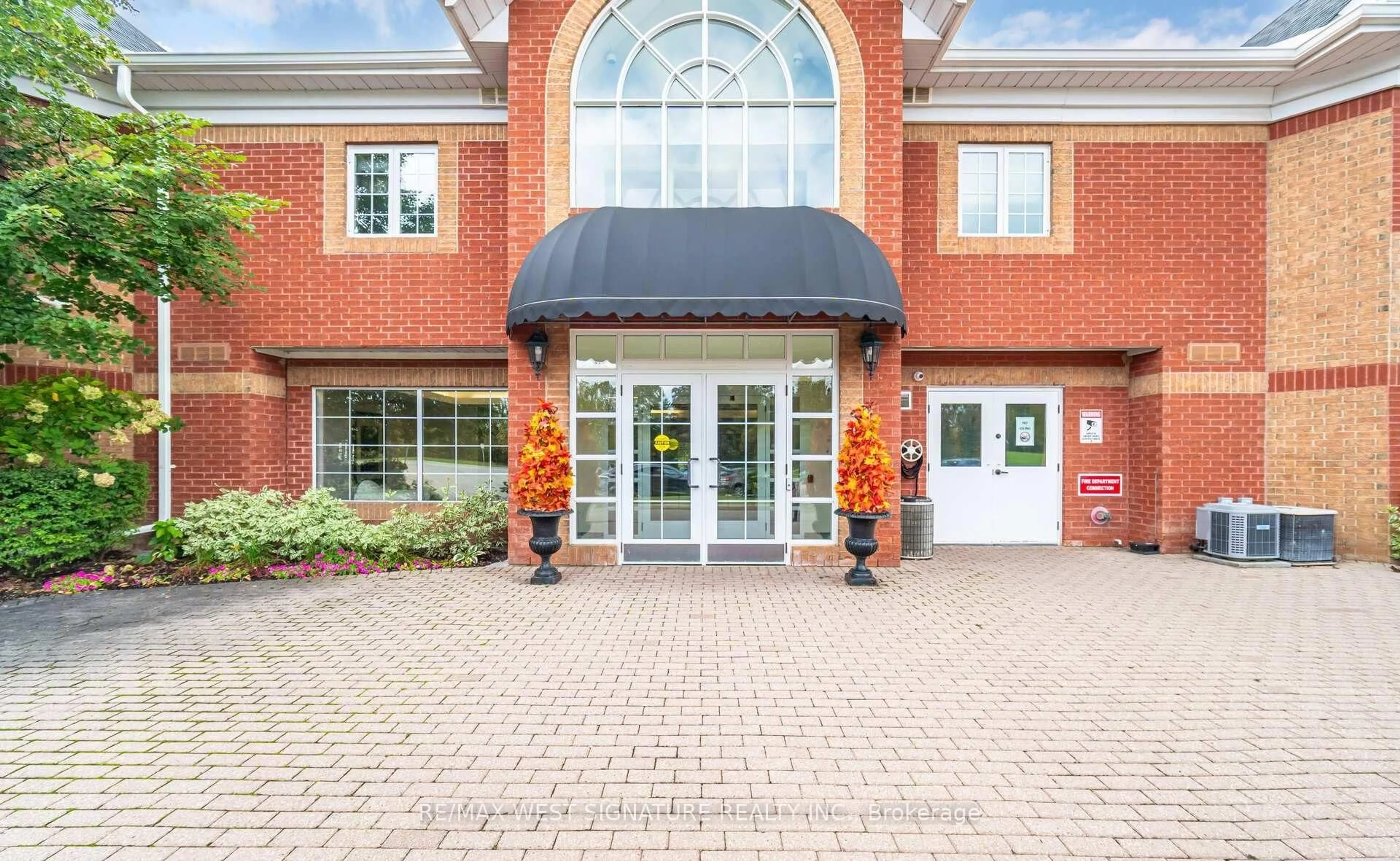 Indoor foyer for 75 Treelawn Blvd #216, Vaughan Ontario L0J 1C0