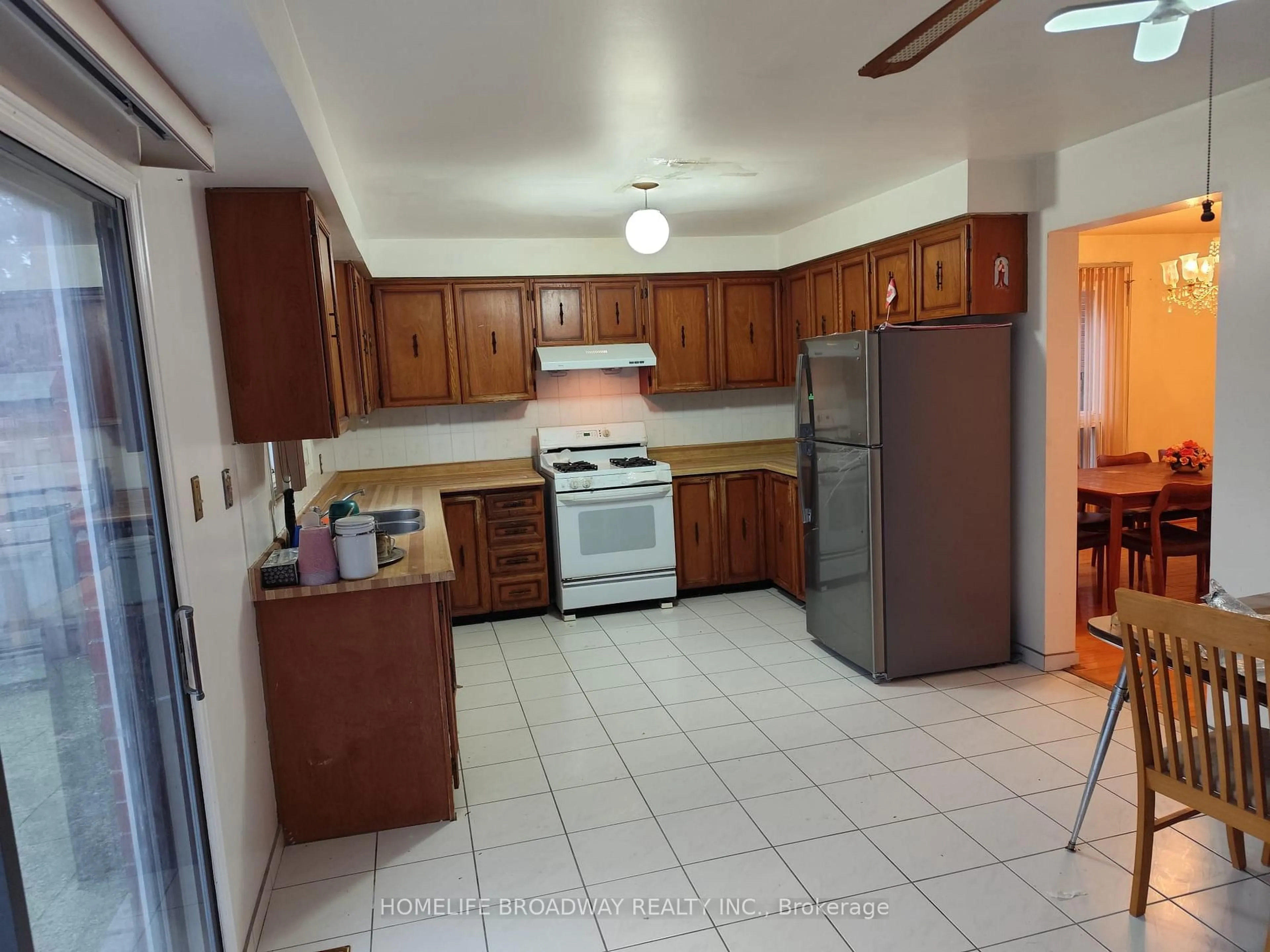 Standard kitchen, unknown for 183 Aldergrove Dr, Markham Ontario L3R 6Z4