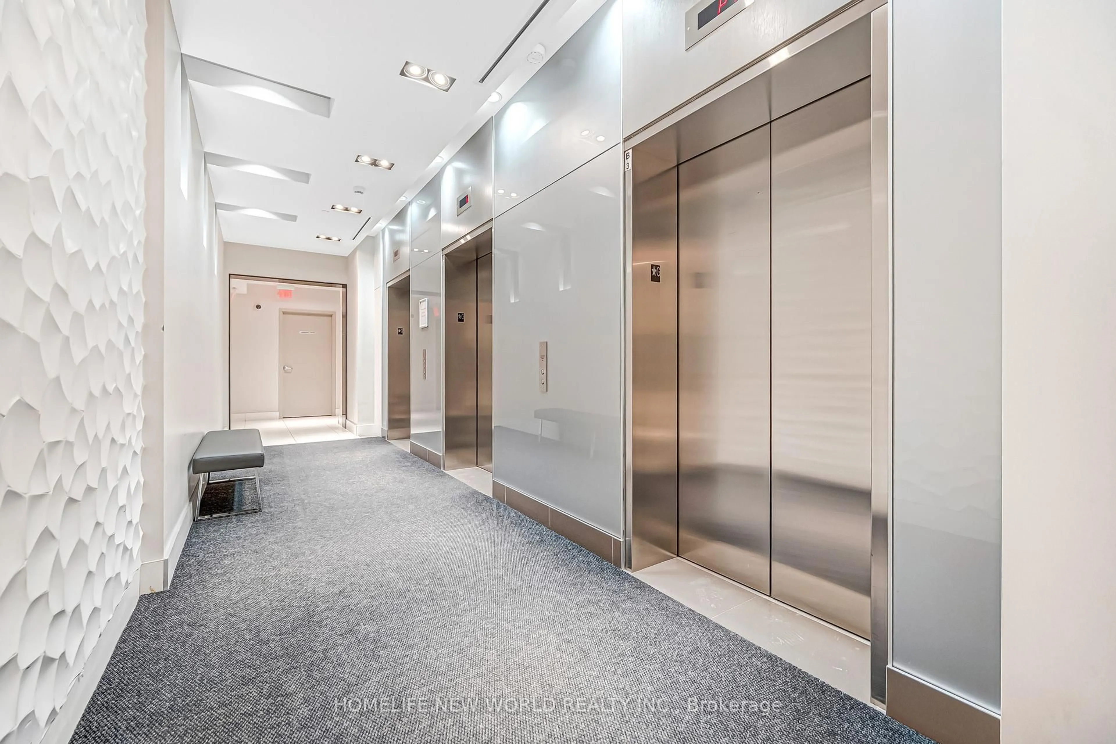 Indoor foyer for 7165 Yonge St #501, Markham Ontario L3T 0C9