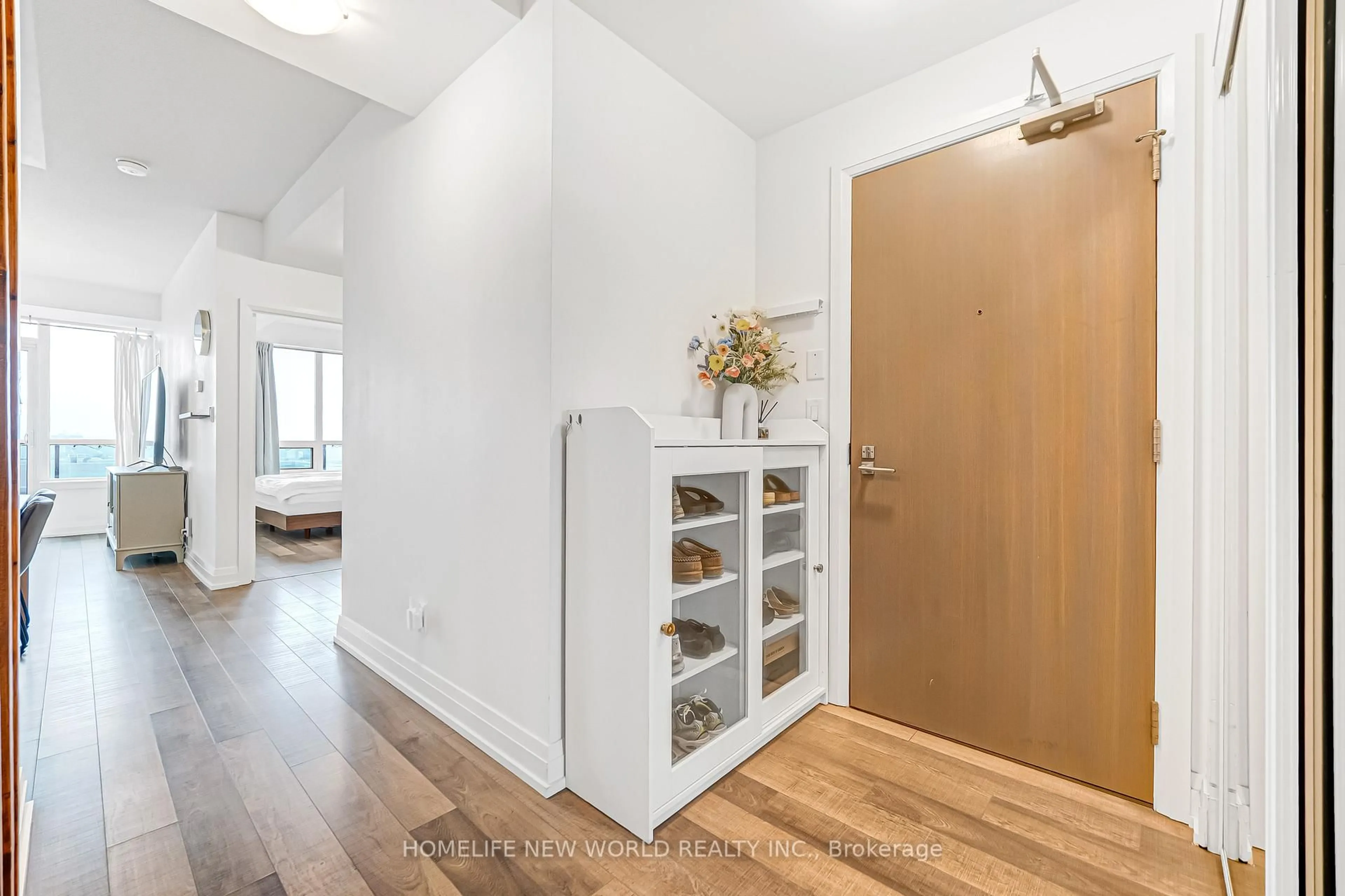 Indoor entryway for 7165 Yonge St #501, Markham Ontario L3T 0C9