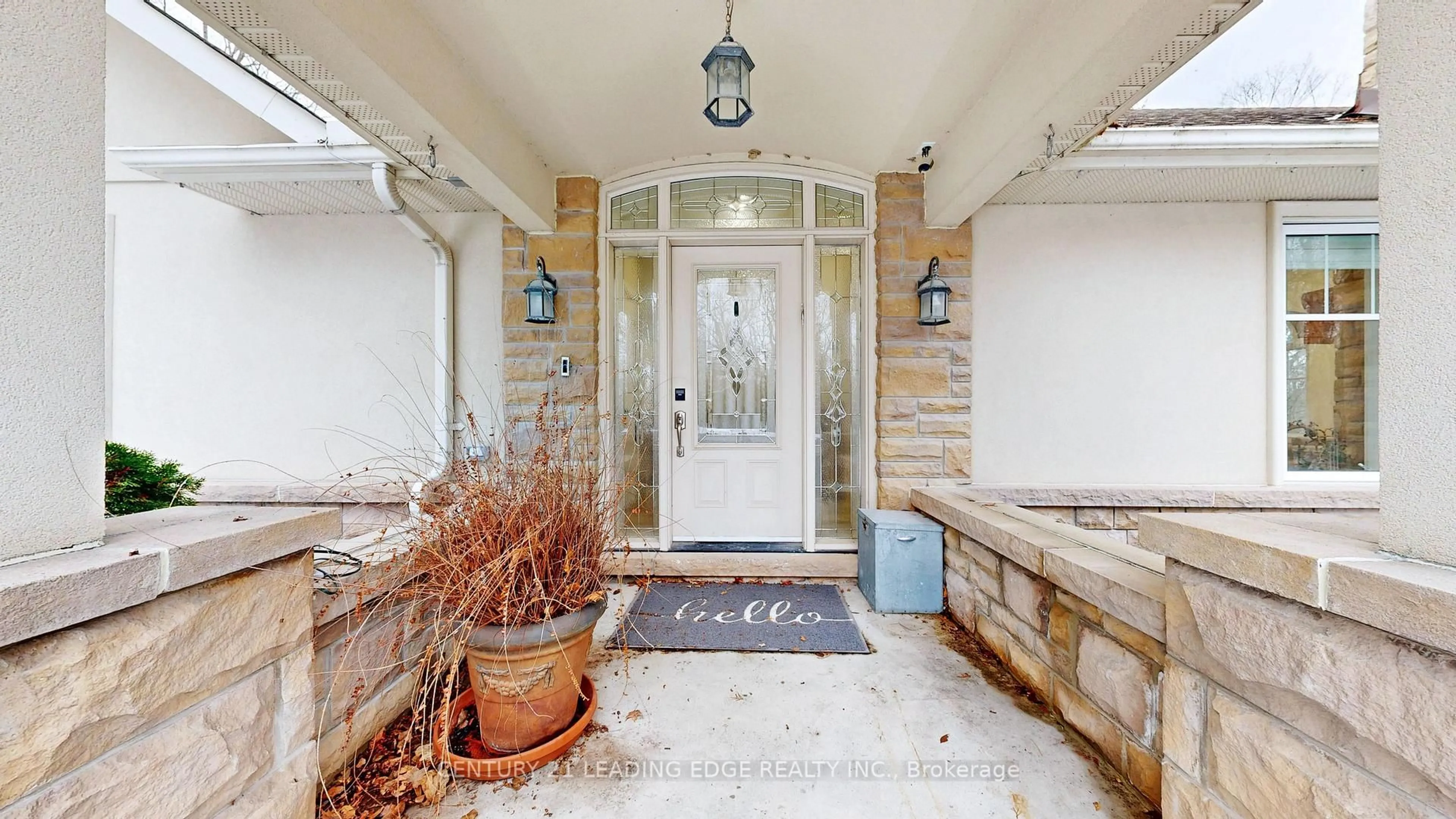 Indoor entryway for 6 Beach Rd, Whitchurch-Stouffville Ontario L4A 2G1
