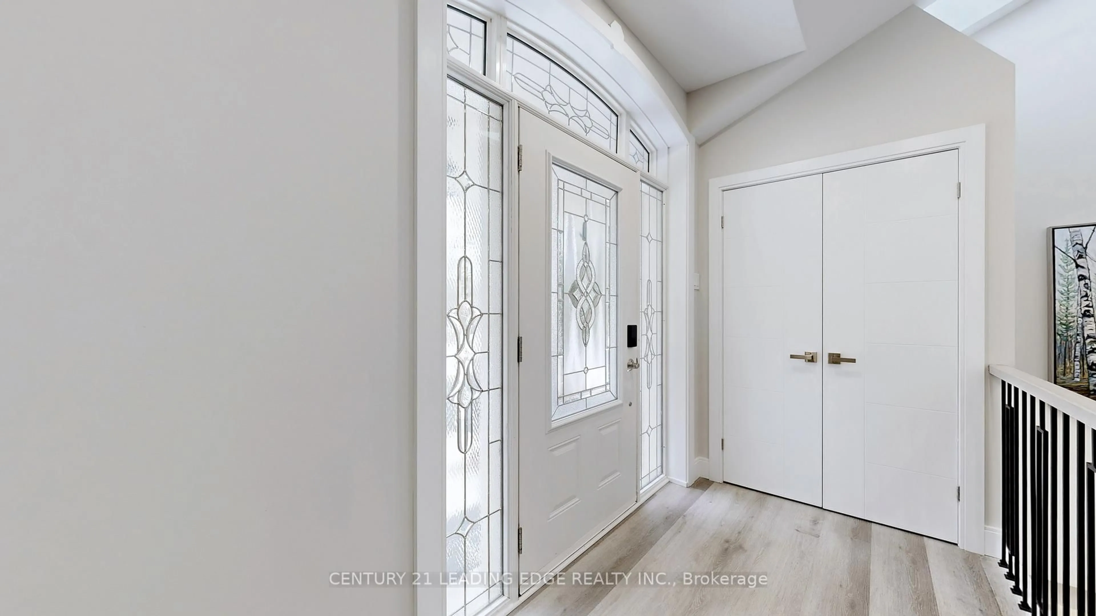 Indoor entryway for 6 Beach Rd, Whitchurch-Stouffville Ontario L4A 2G1