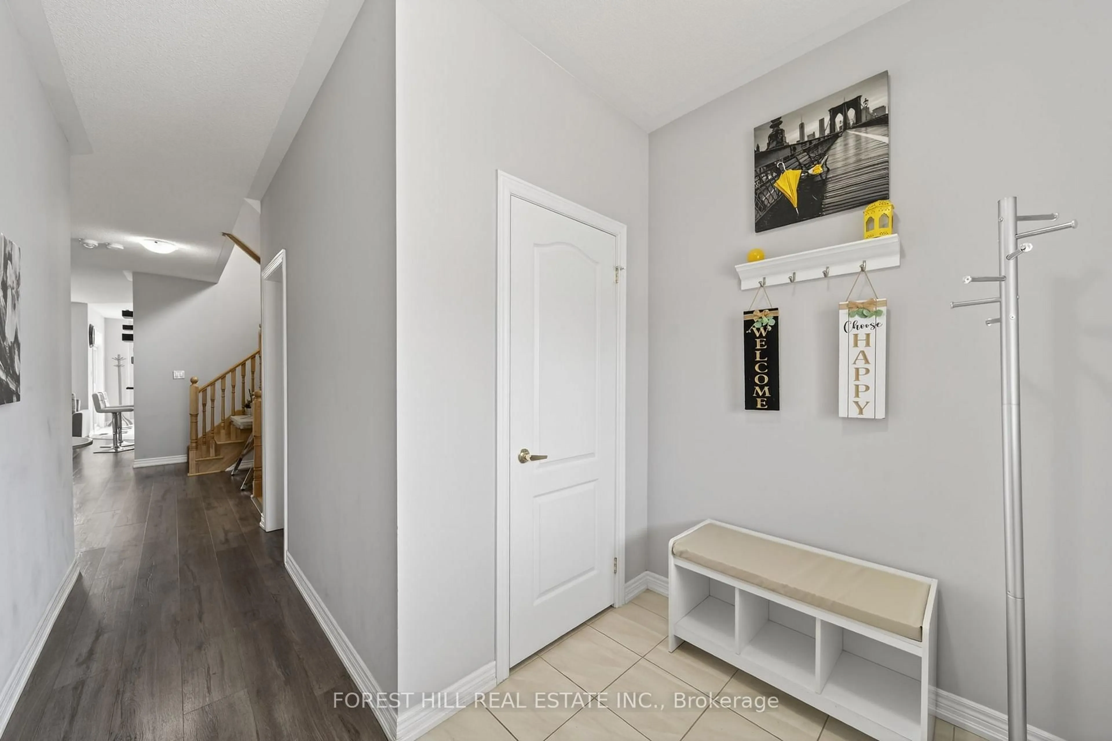 Indoor entryway for 37 Greenwood Dr, Essa Ontario L3W 0N5