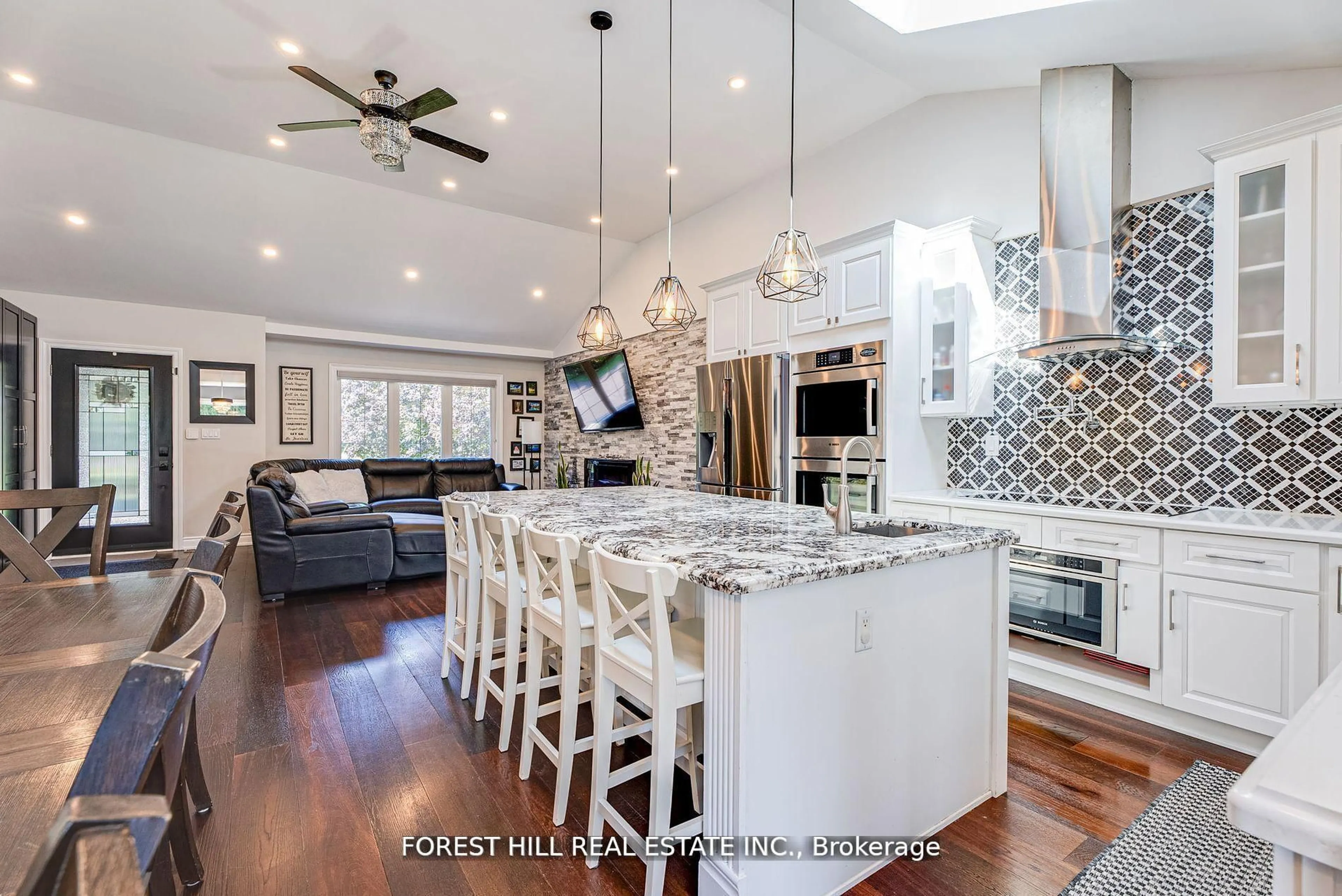 Open concept kitchen, ceramic/tile floor for 5837 Yonge St, Innisfil Ontario L0L 1K0