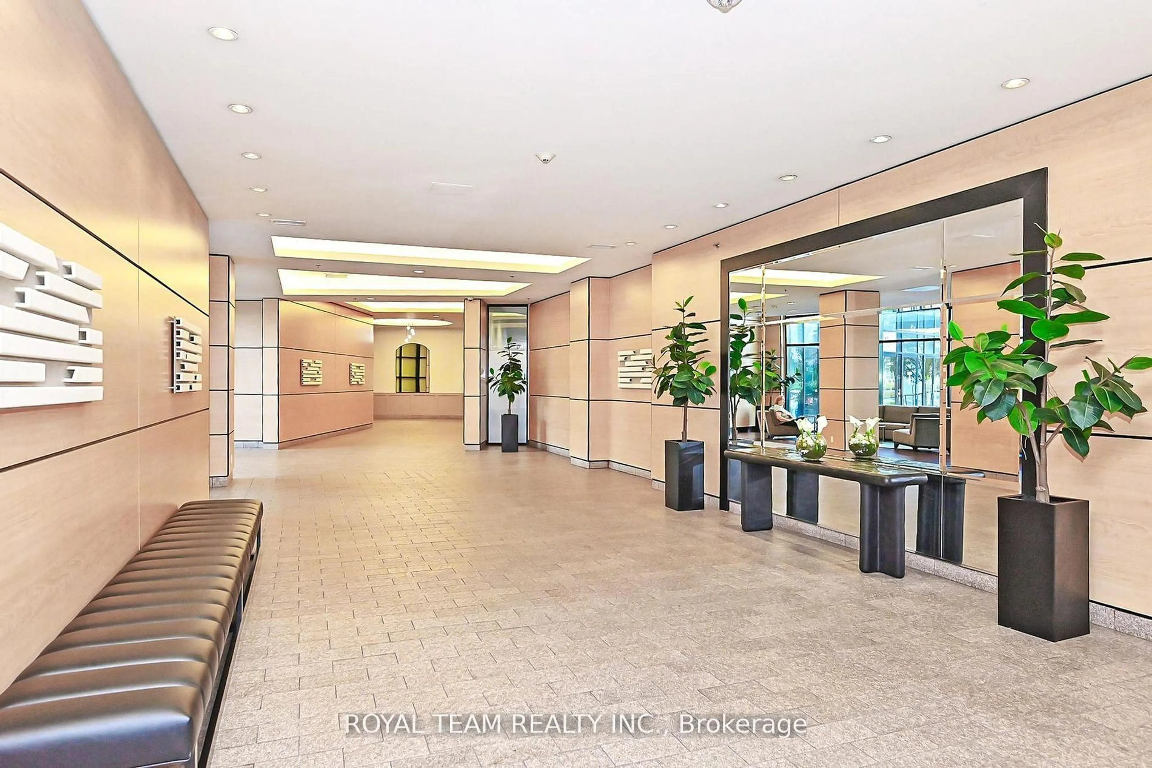 Indoor foyer for 2900 Highway 7 #3405, Vaughan Ontario L4K 0G3