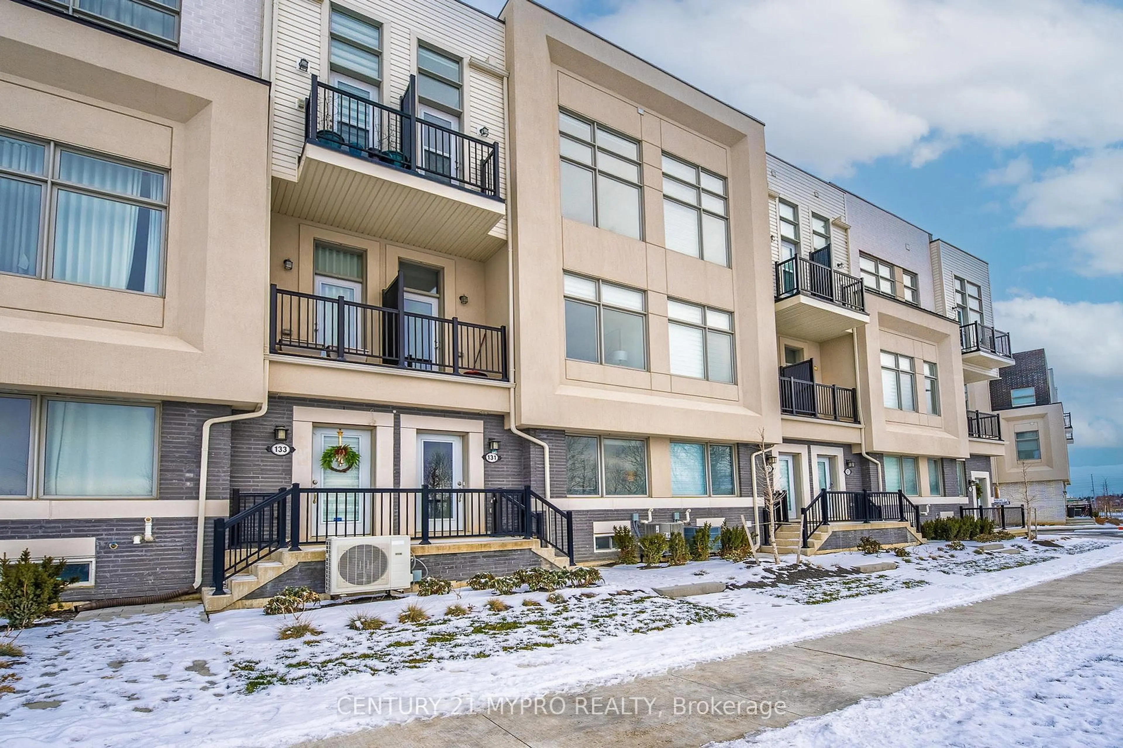 Patio, unknown for 131 Markland St, Markham Ontario L6C 3B5